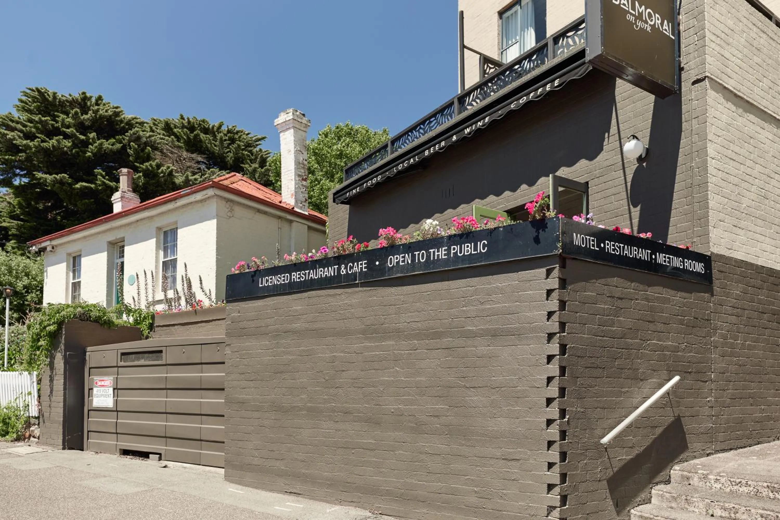 Property building in Balmoral On York