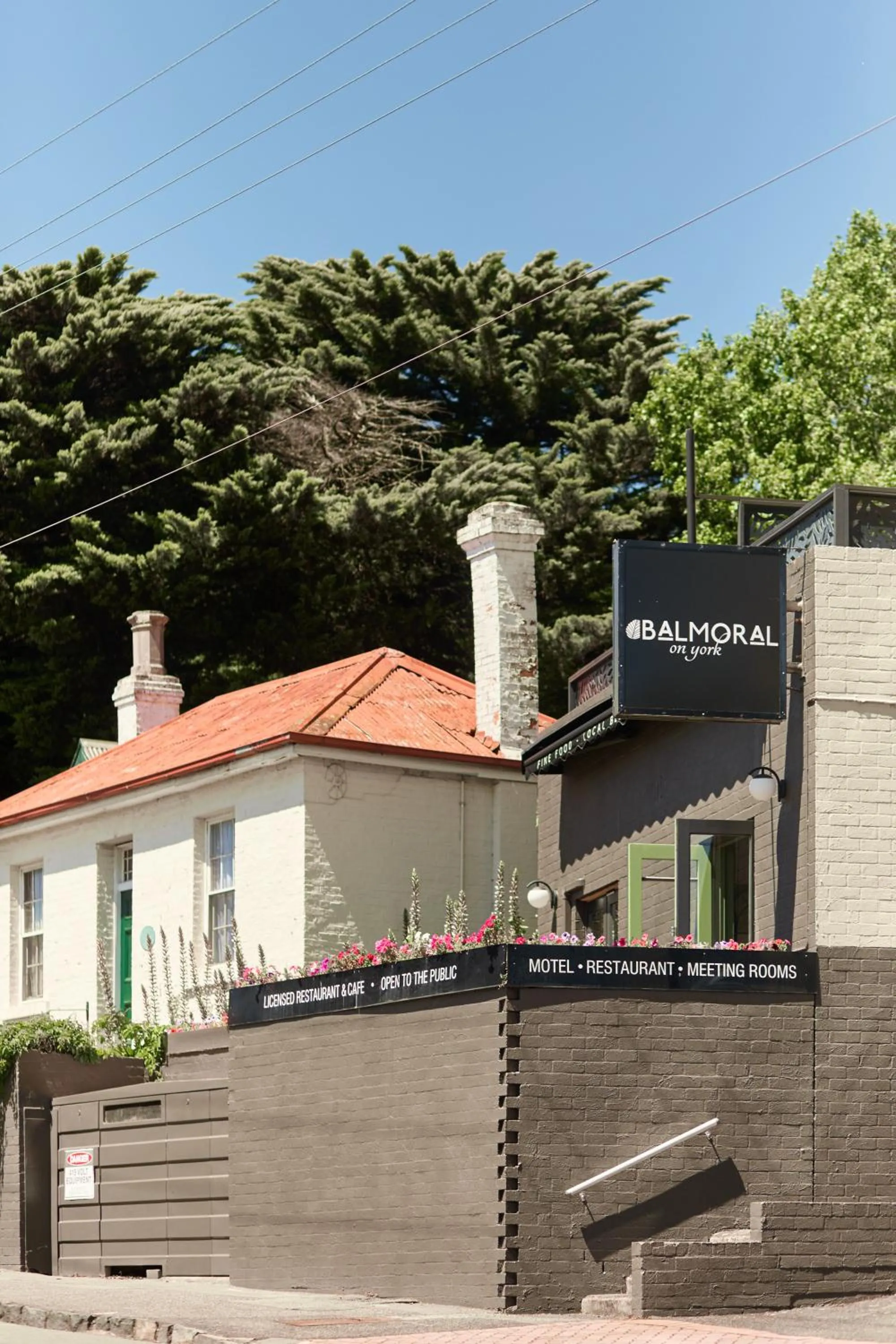 Property building in Balmoral On York