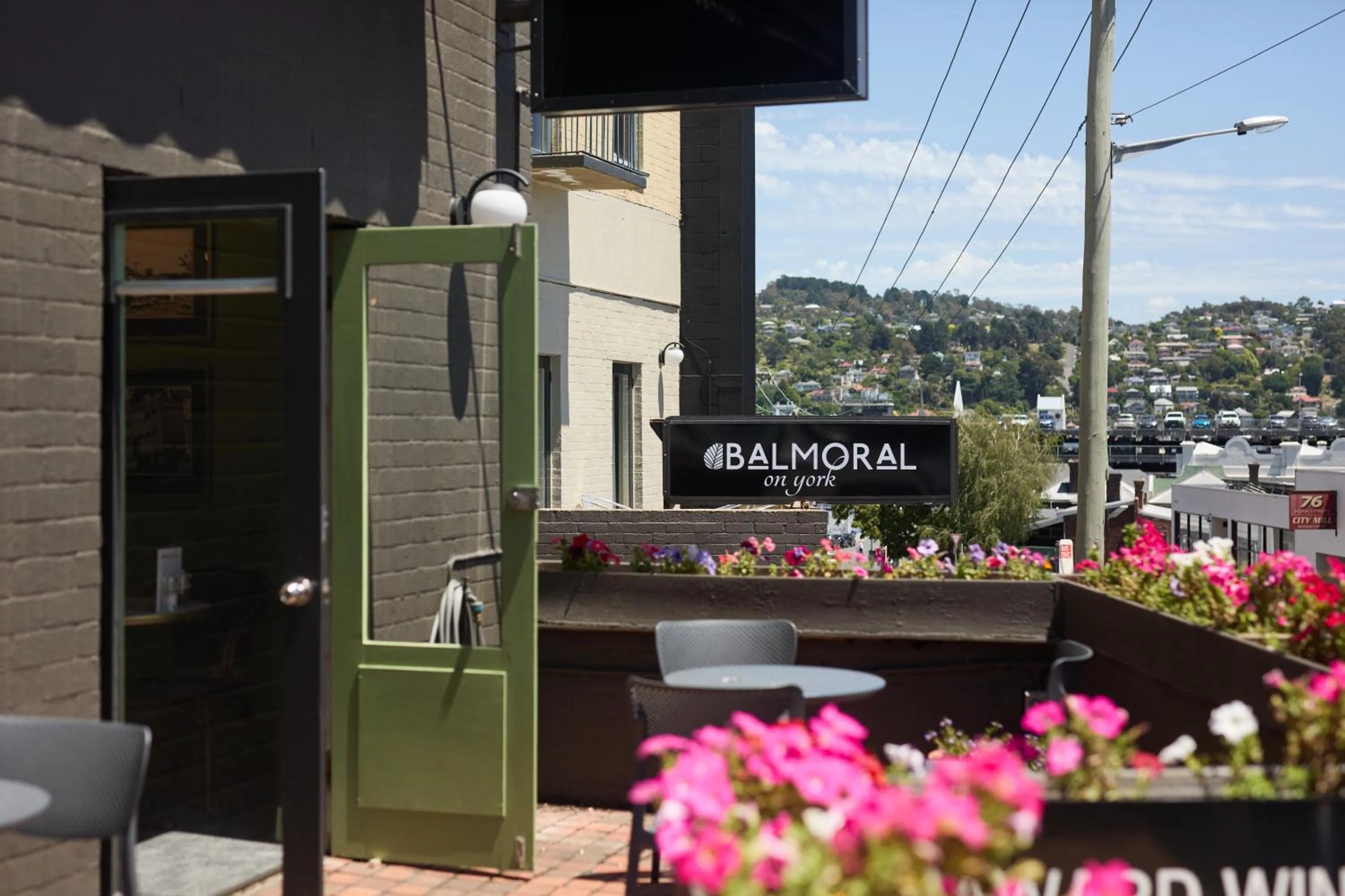 Property building in Balmoral On York