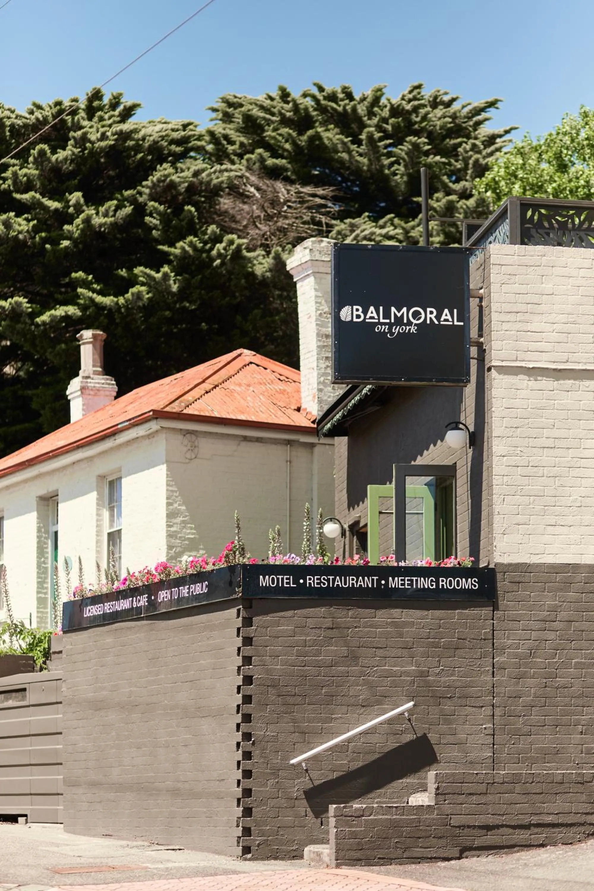 Property building in Balmoral On York