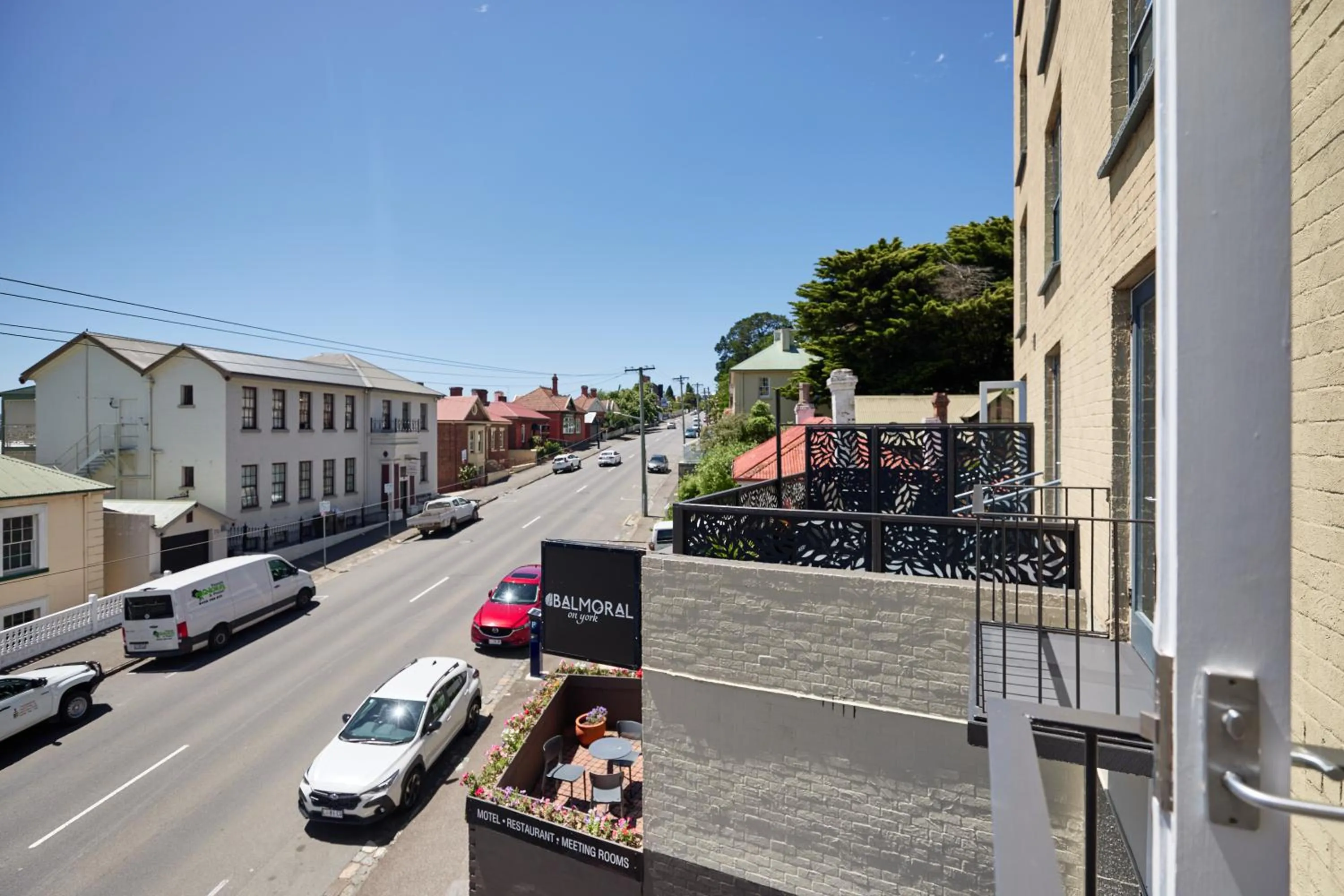 Property building in Balmoral On York