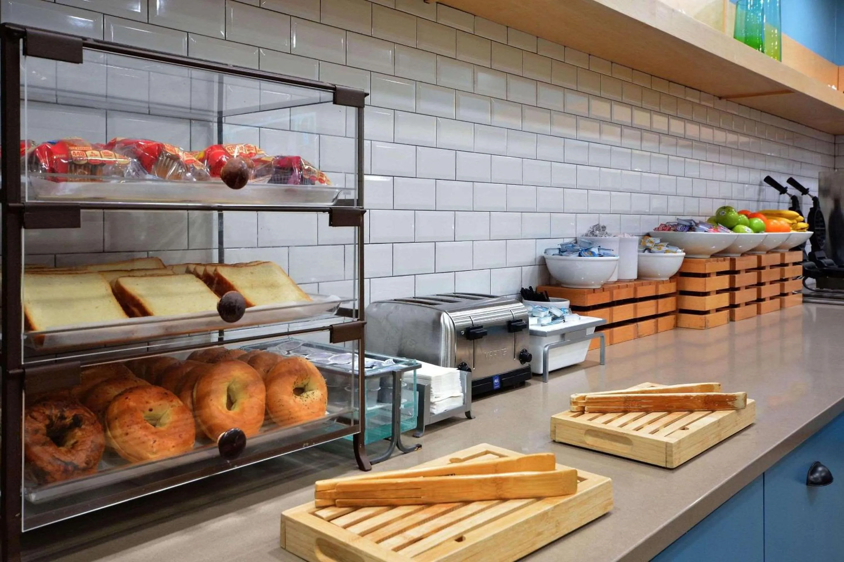 Breakfast in Country Inn & Suites by Radisson, Asheville West near Biltmore