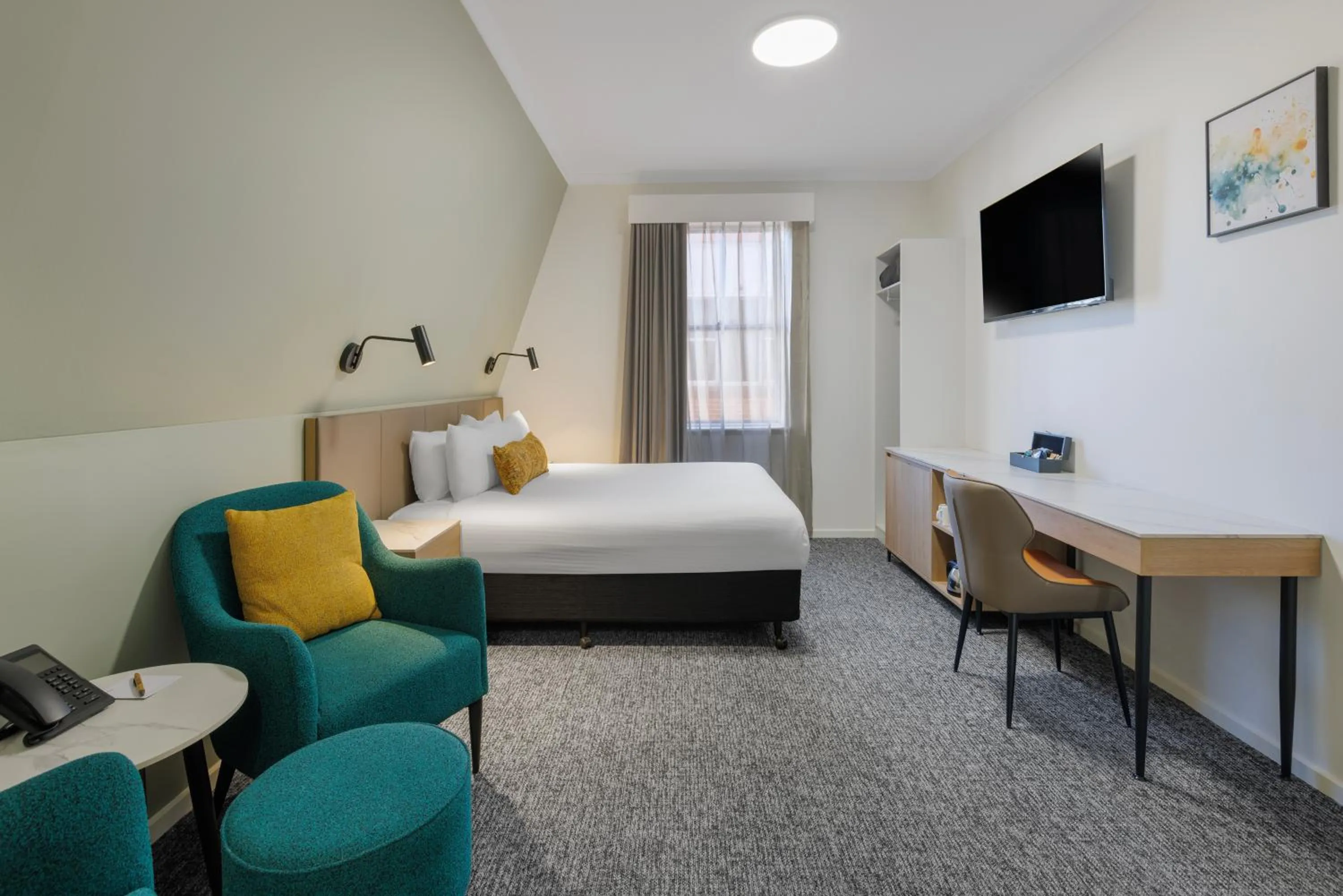 Bedroom, Bed in The Chancellor on Currie