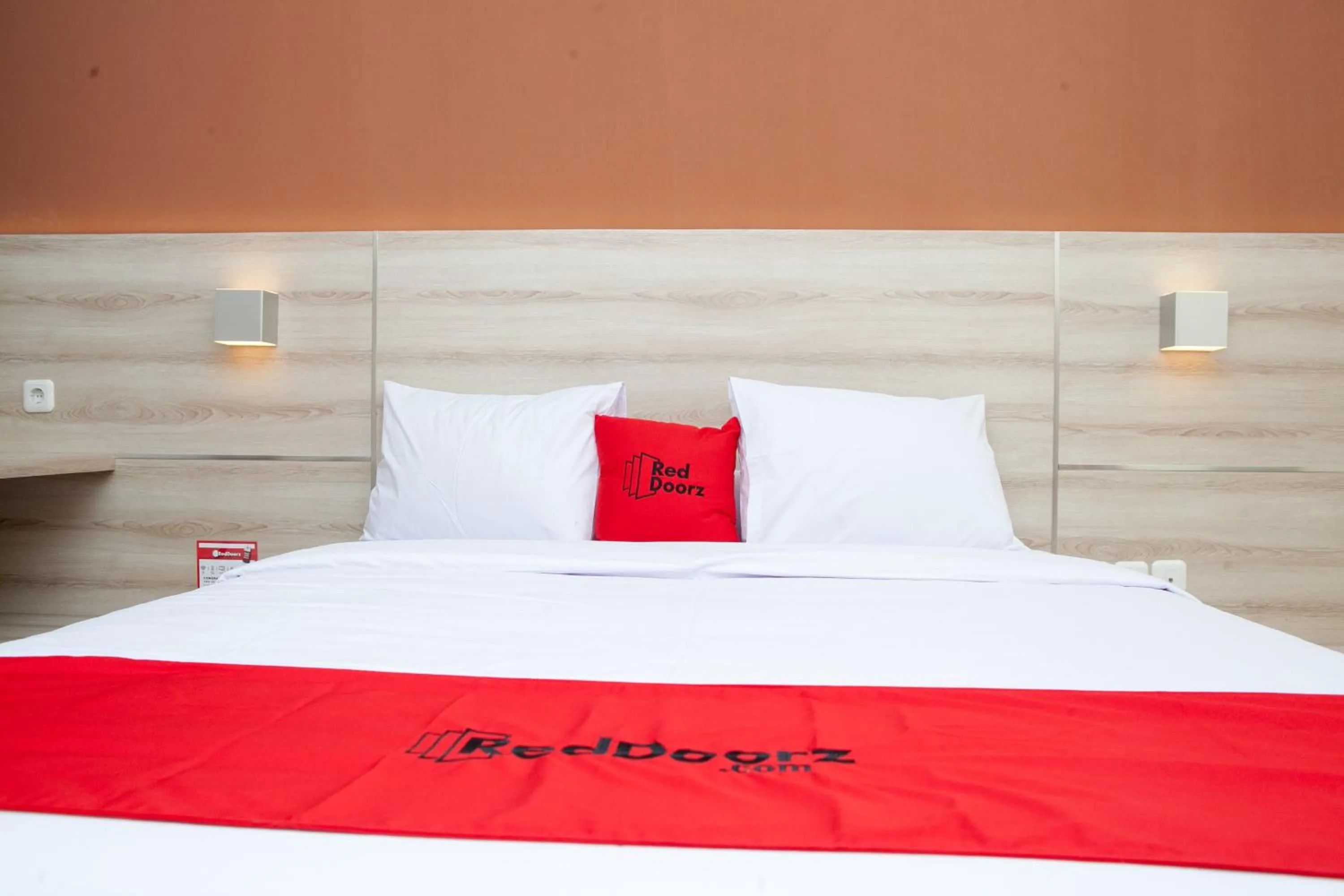 Bed in RedDoorz Plus near Pasundan University