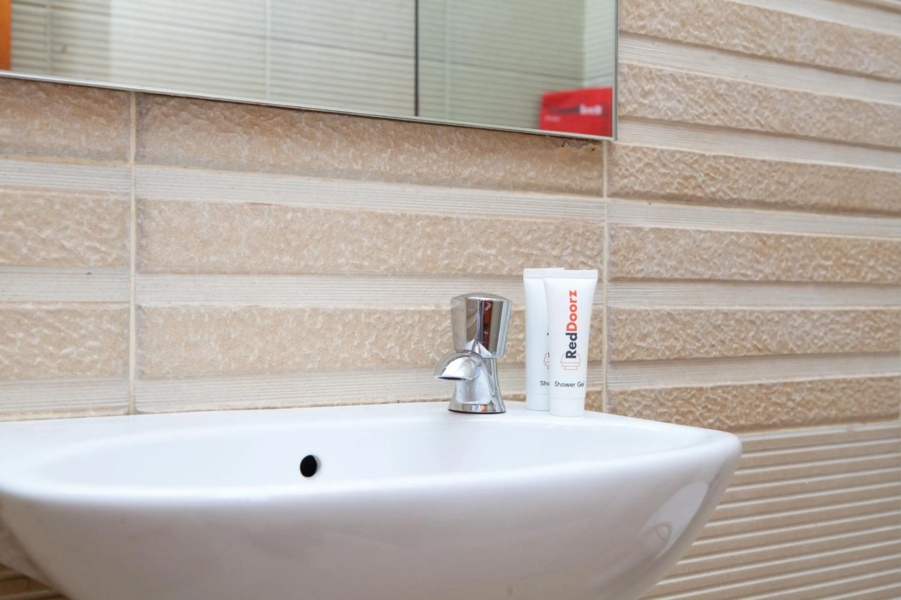 RedDoorz Plus near Pasundan University