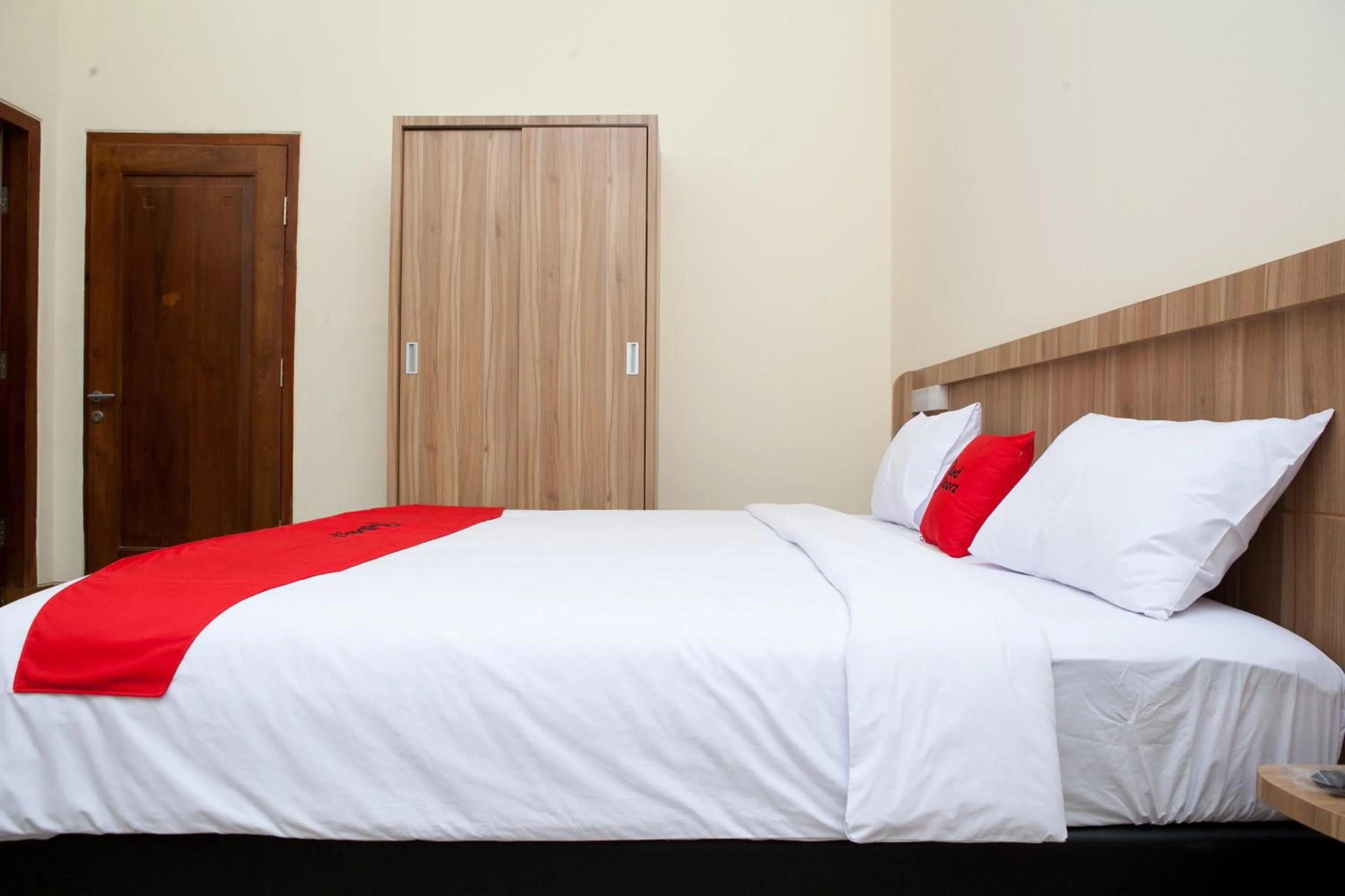 Bed in RedDoorz Plus near Pasundan University