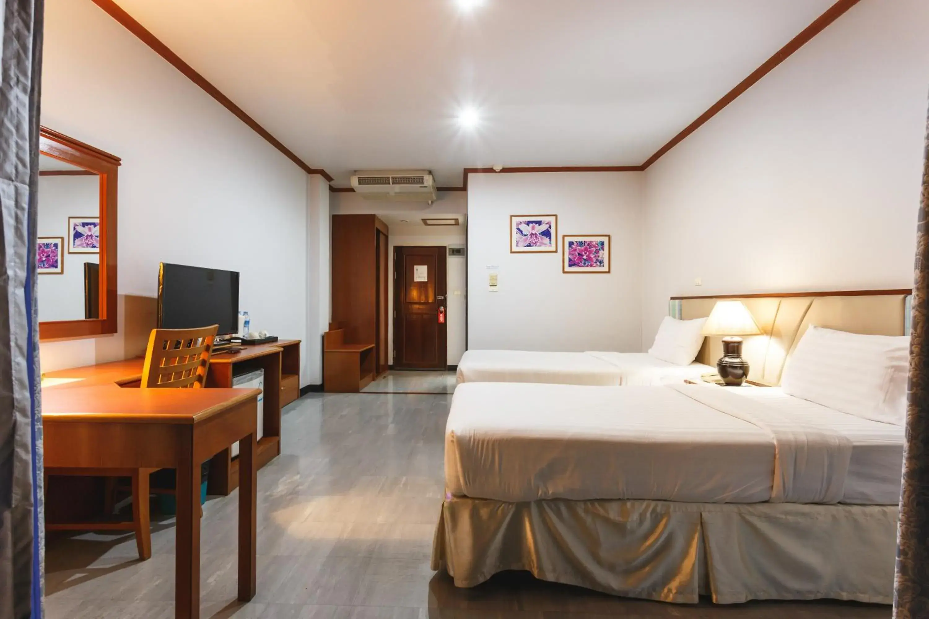 Deluxe Twin Room in Surin Majestic Hotel Deluxe Twin Room in Surin Majestic Hotel