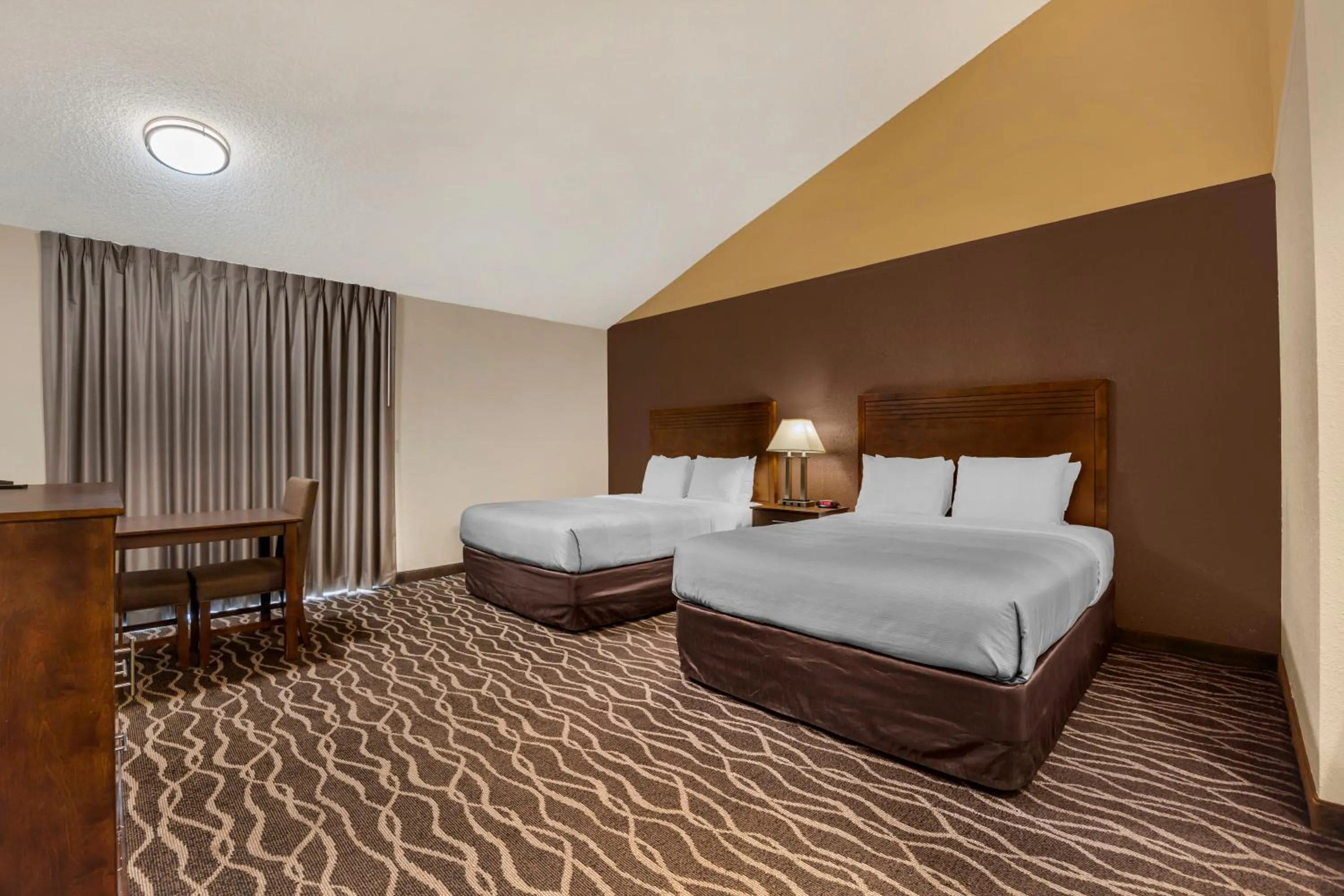 Bed in Quality Inn Umatilla - Hermiston