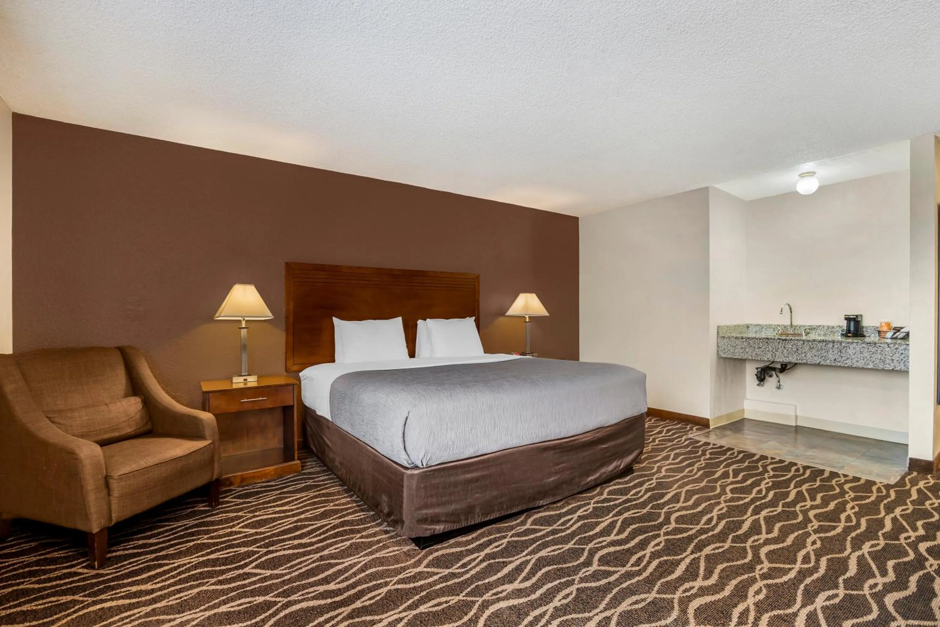 Bed in Quality Inn Umatilla - Hermiston