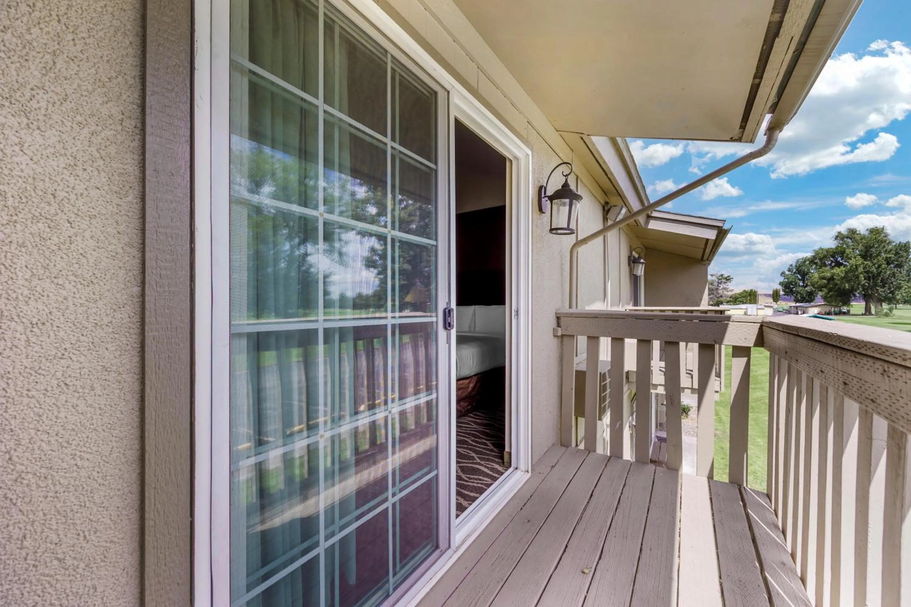 Patio in Quality Inn Umatilla - Hermiston