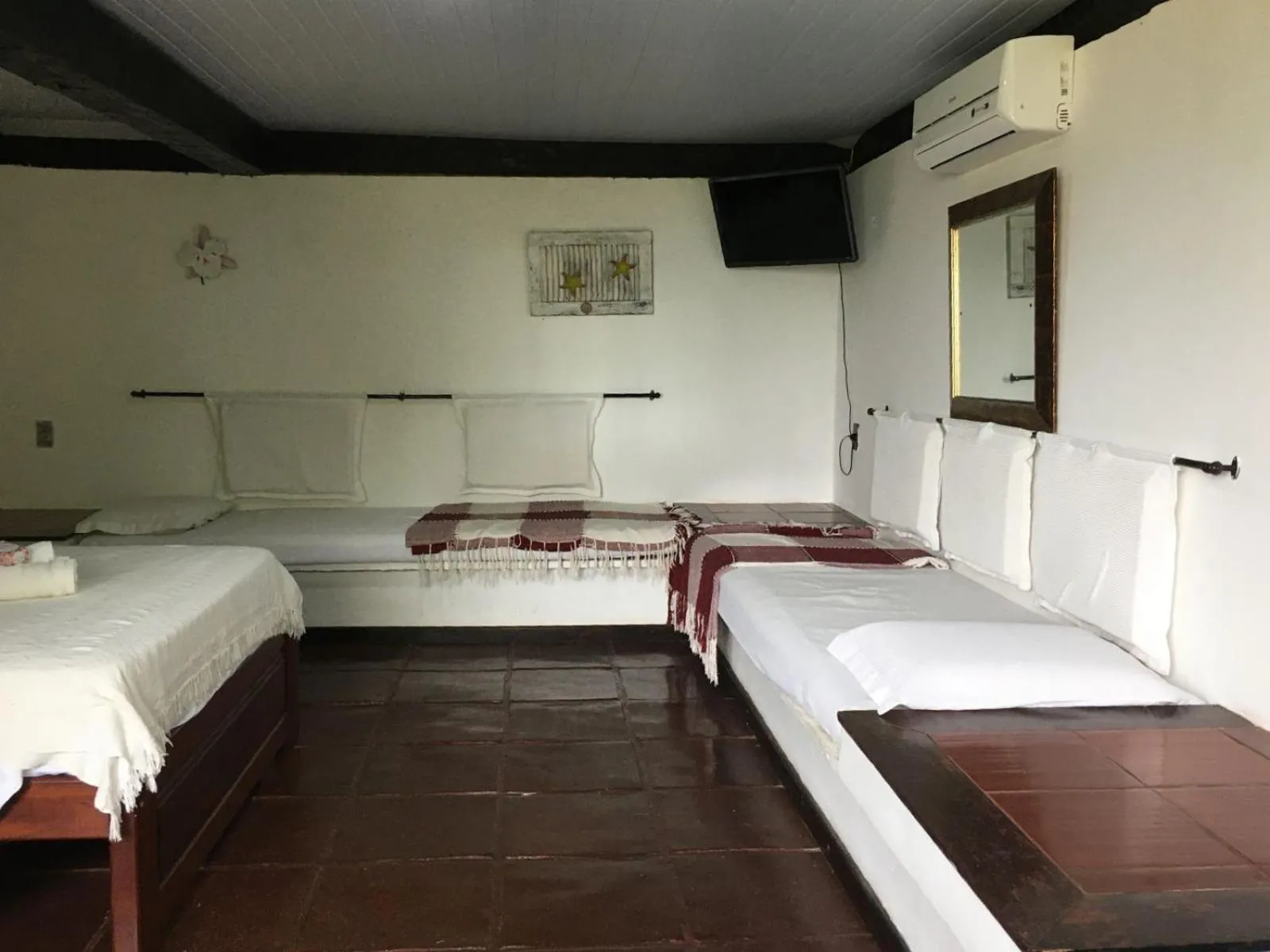 Photo of the whole room, Bed in Pousada Lua Nova Buzios