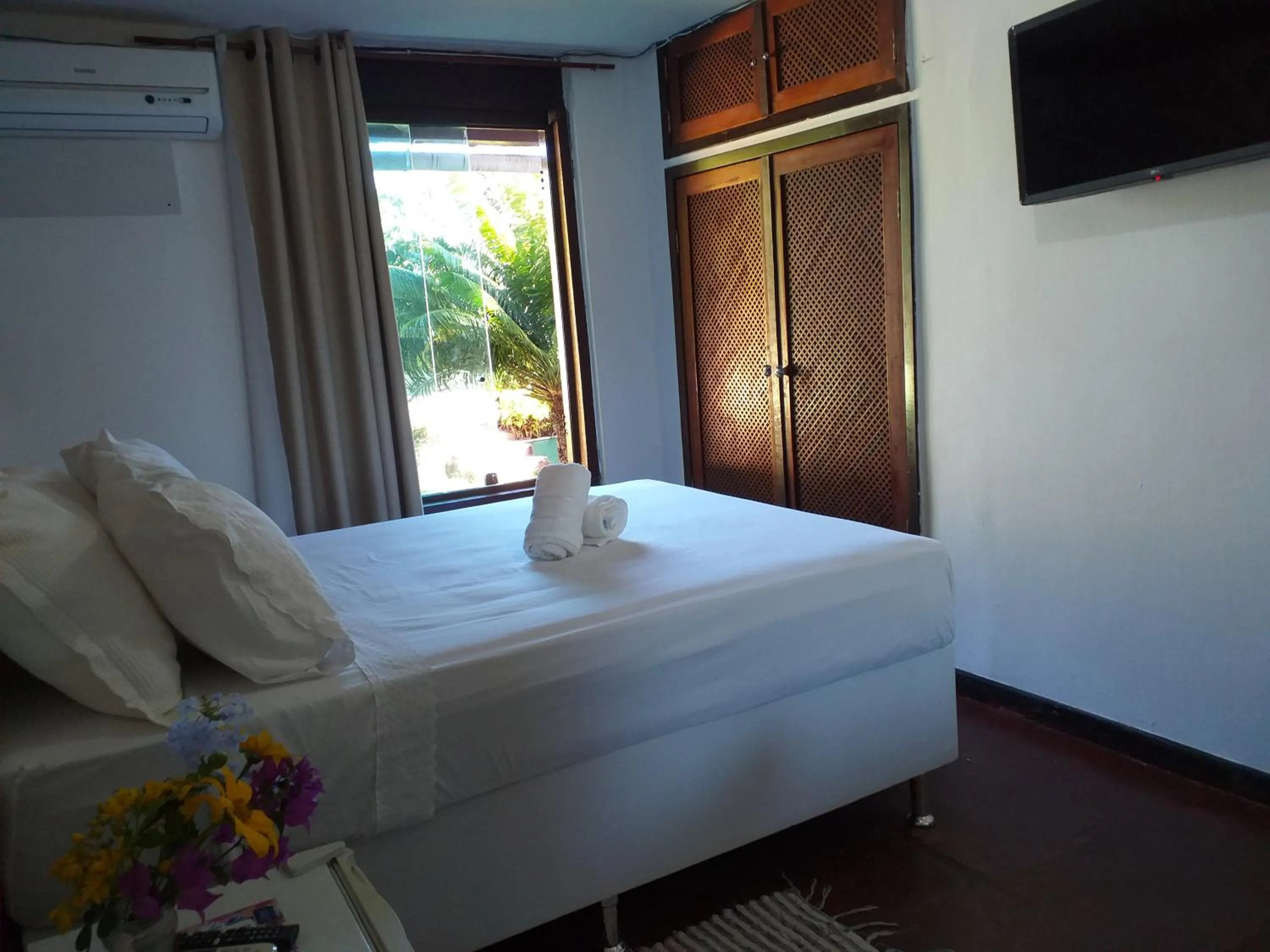 Photo of the whole room, Bed in Pousada Lua Nova Buzios