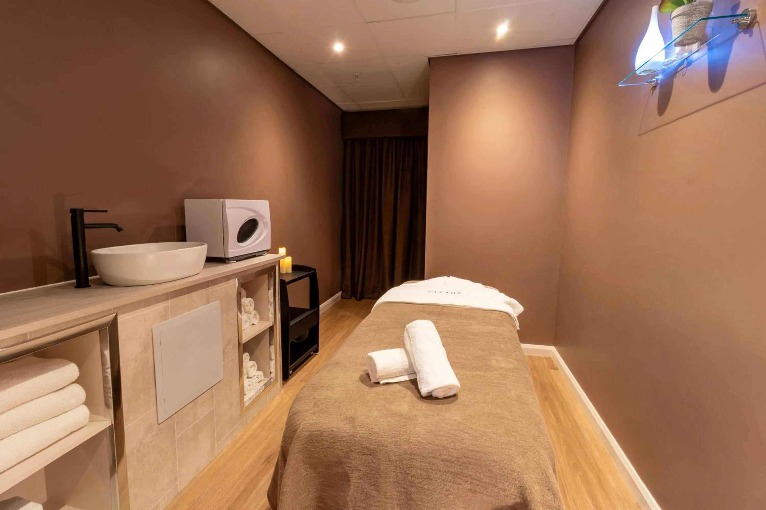 Spa and wellness centre/facilities, Bed in Hollins Hall Hotel, Spa & Golf