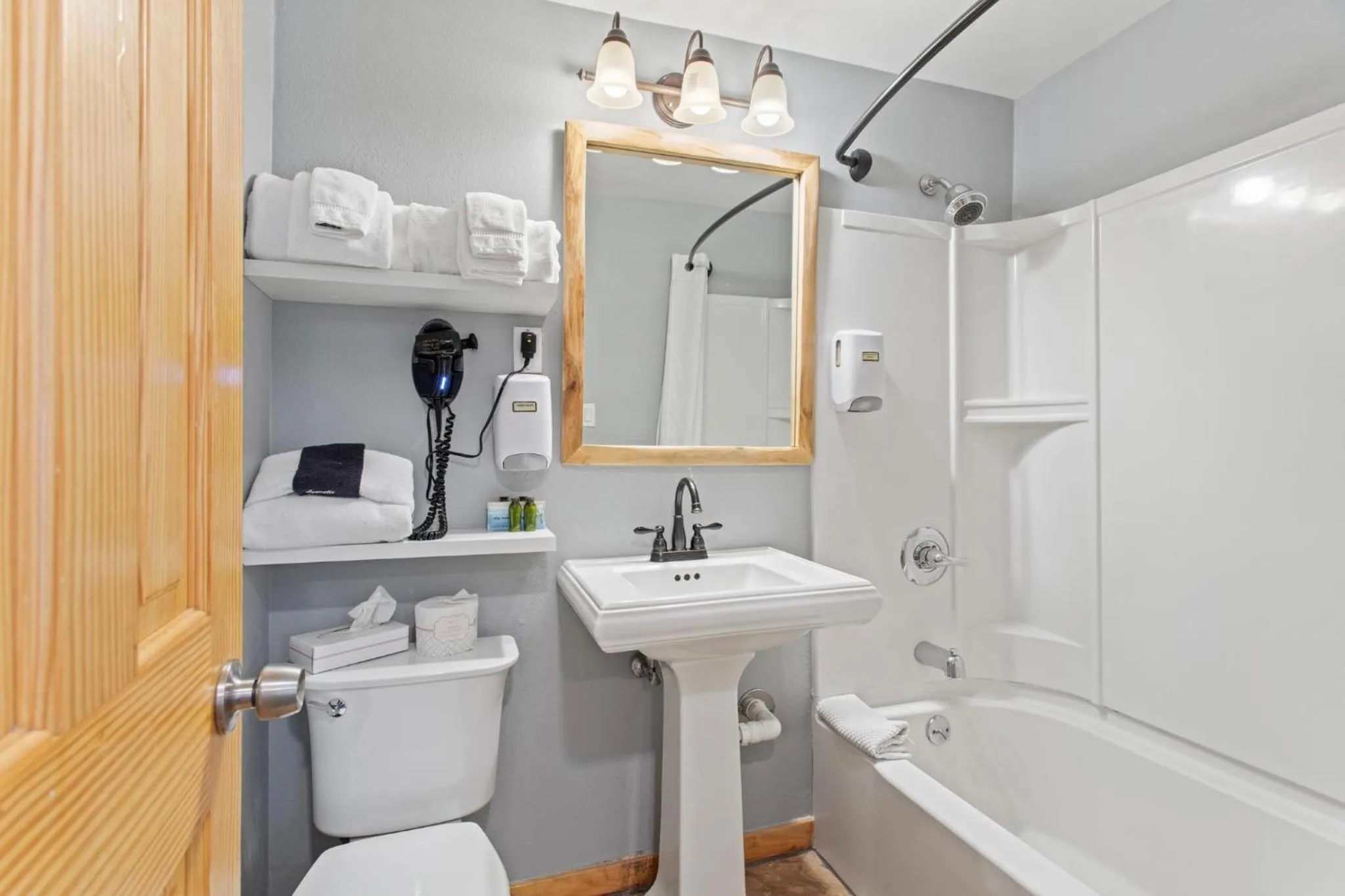 Shower in Discovery Lodge