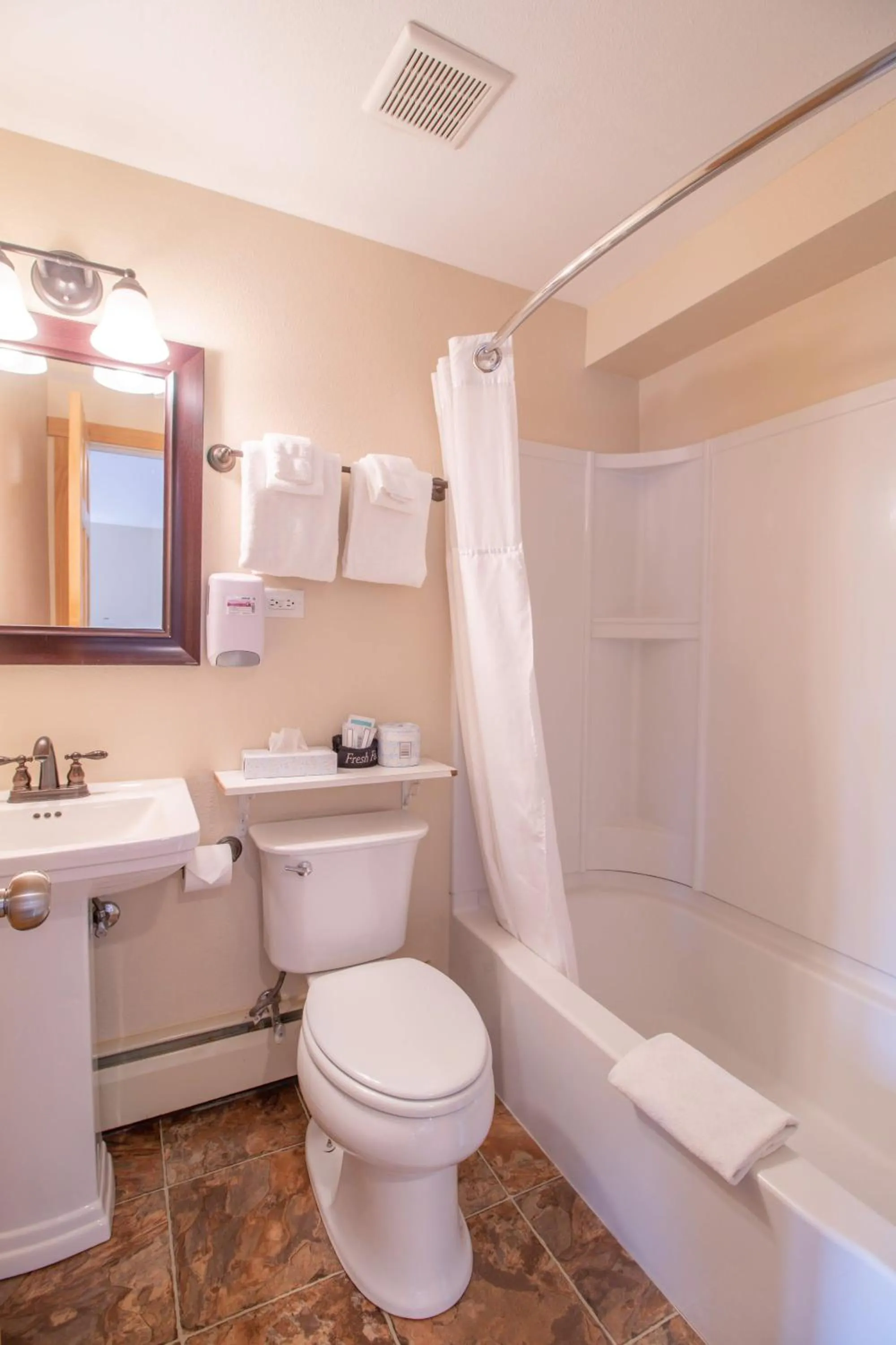 Shower in Discovery Lodge