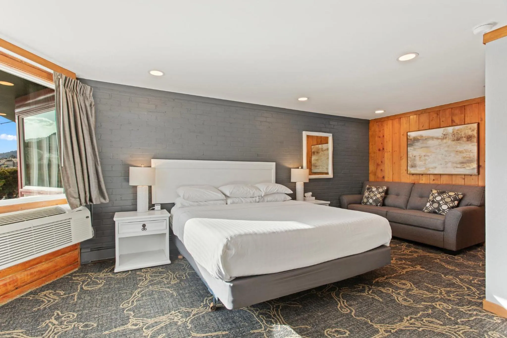 Living room, Bed in Discovery Lodge