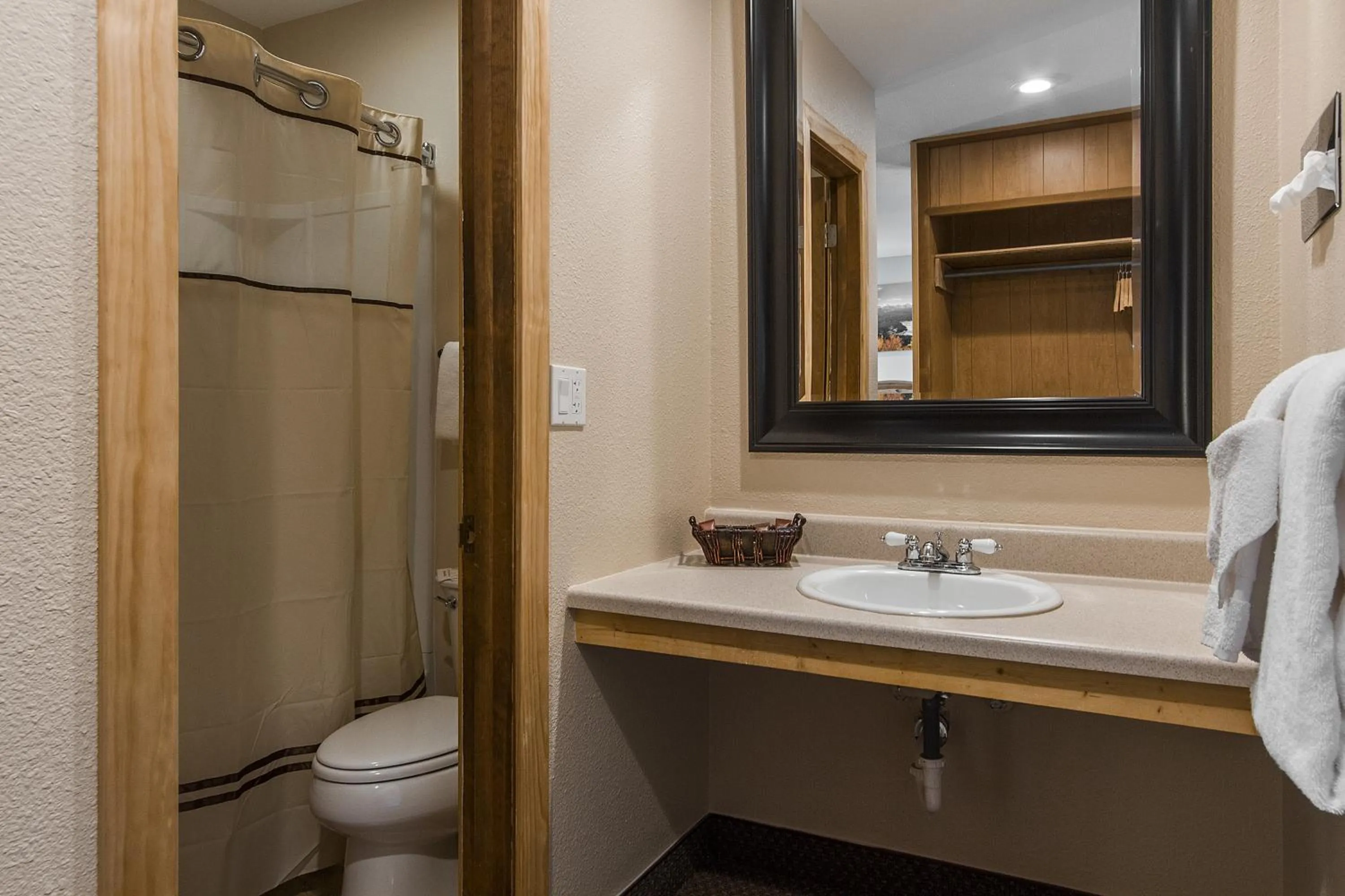 Bathroom in Discovery Lodge