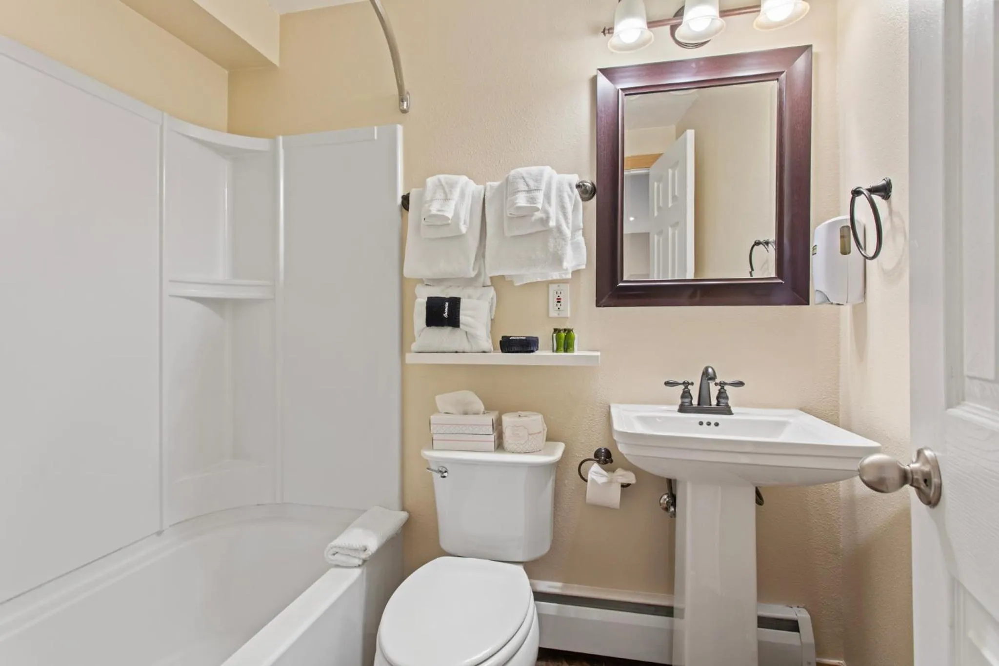 Bathroom in Discovery Lodge