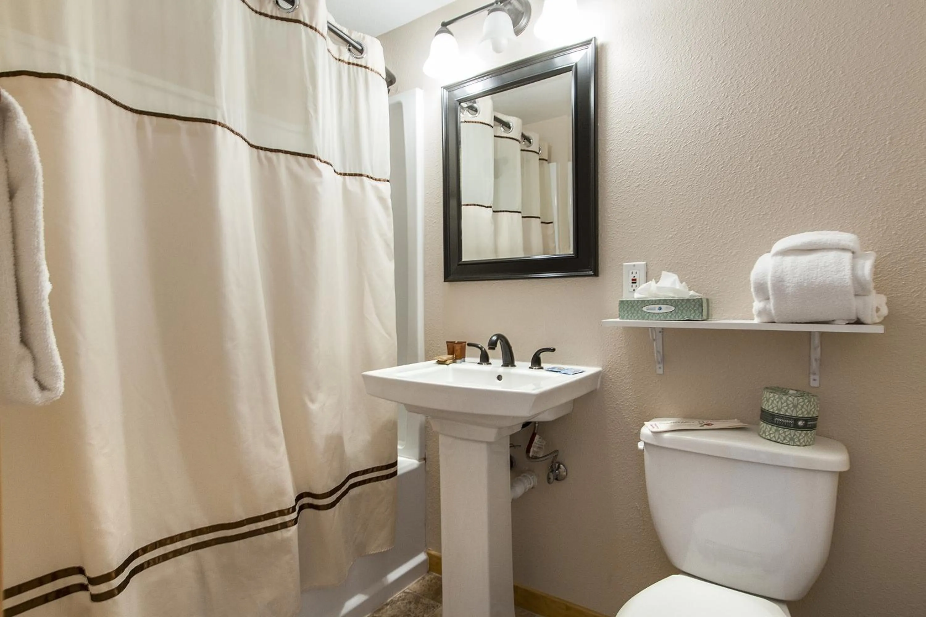 Bathroom in Discovery Lodge