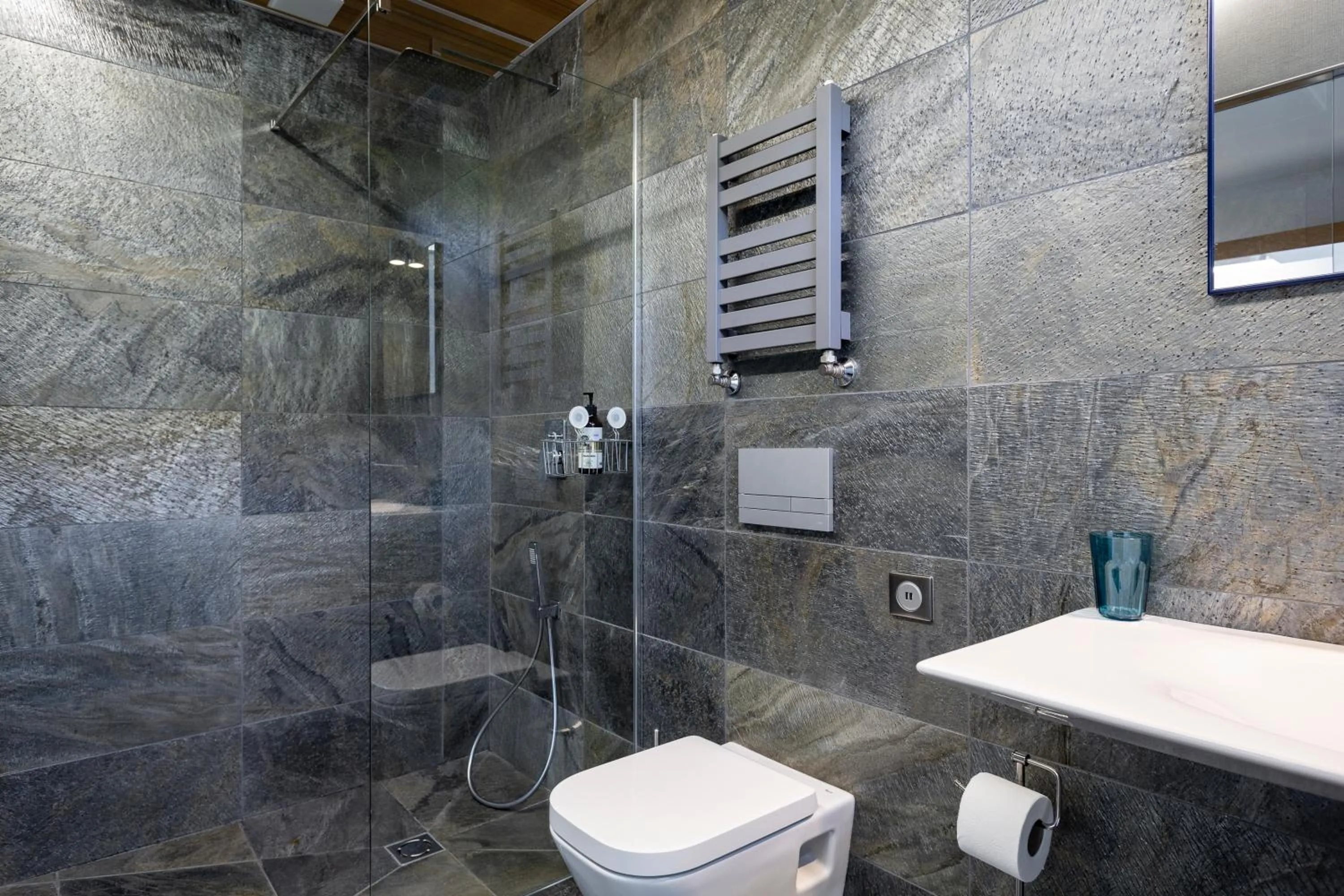 Shower in Kamieniec 27 Bed & Breakfast