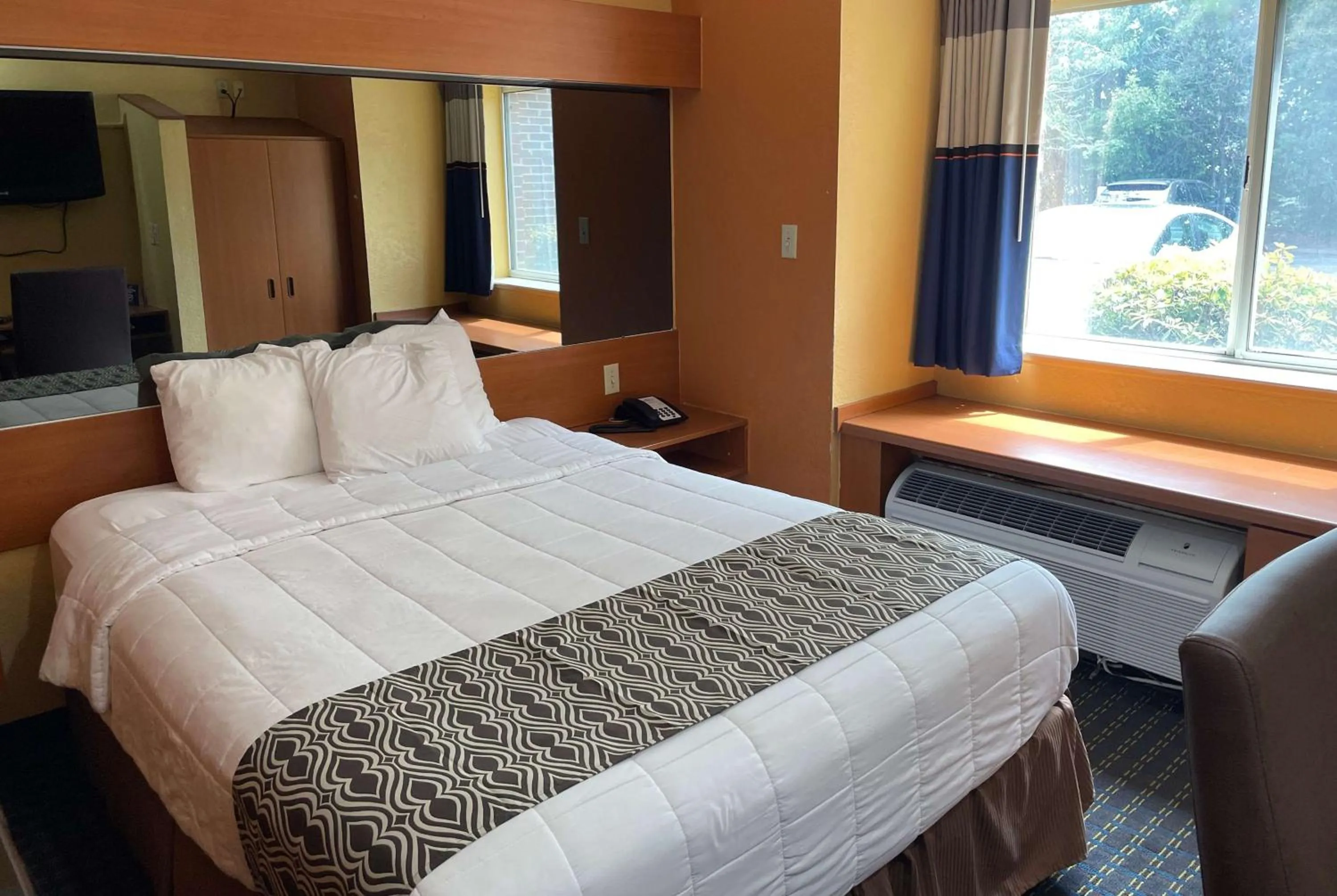 Bedroom, Bed in Microtel Inn & Suites Newport News