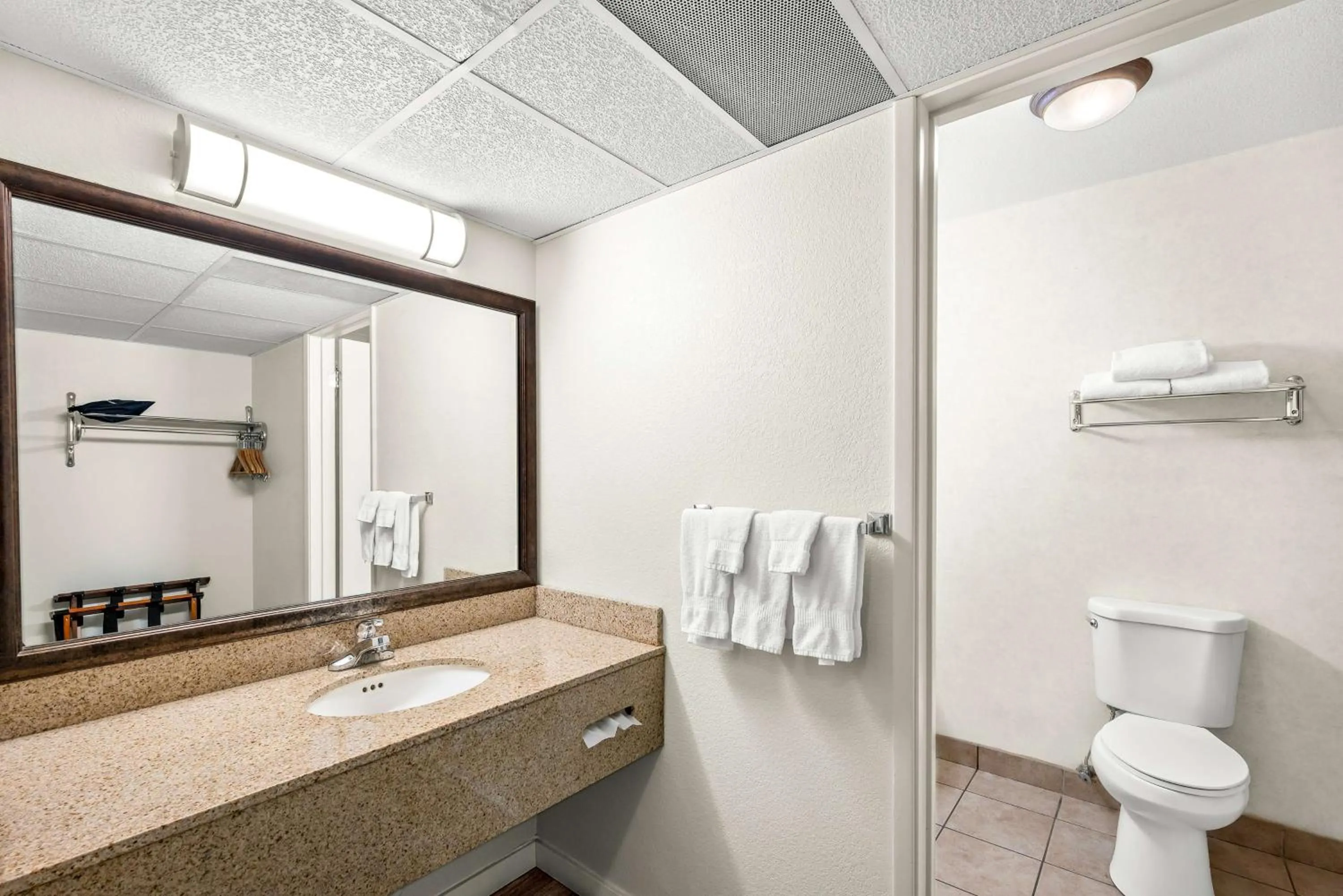 Bathroom in Best Western Stagecoach Inn