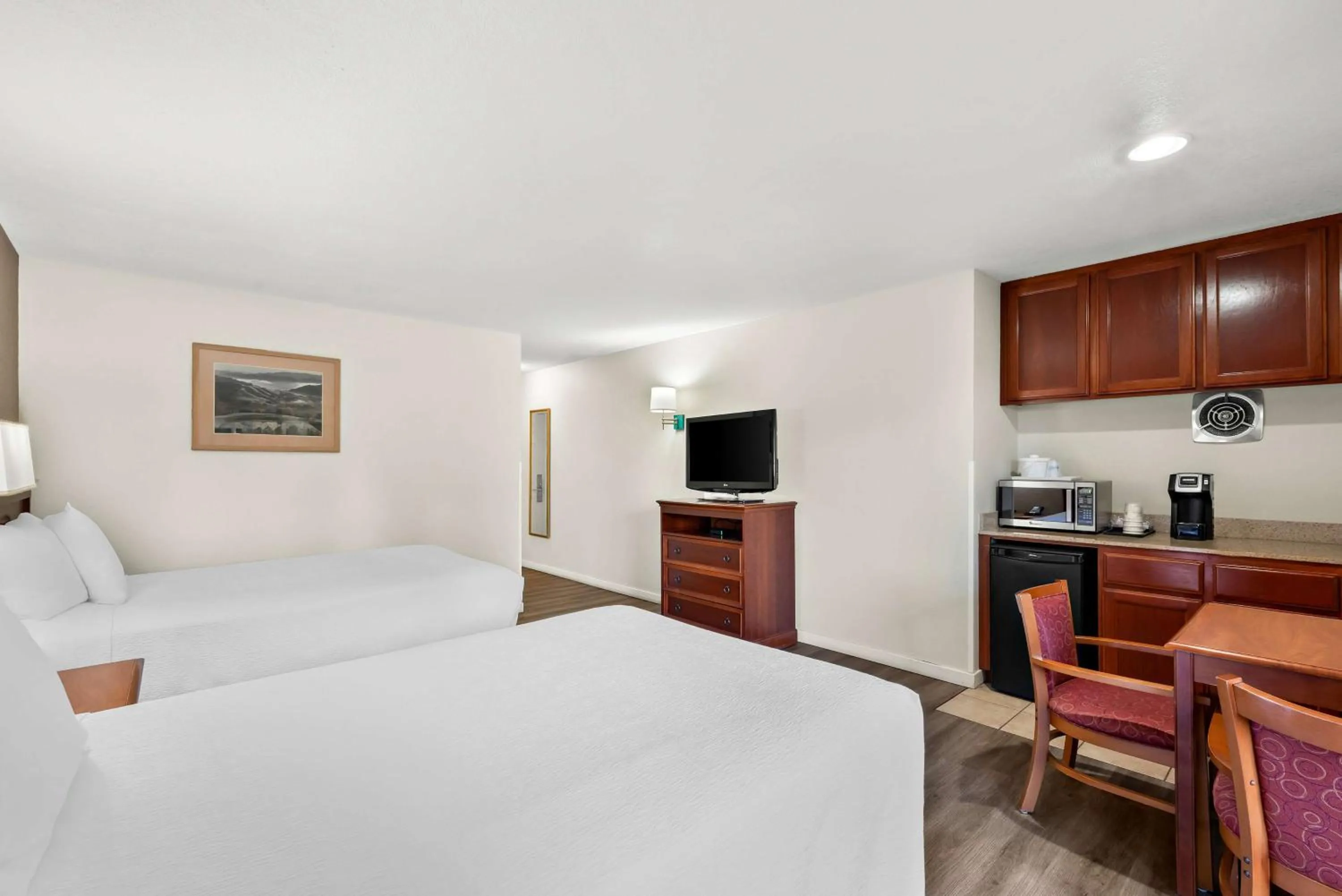 Bedroom, Bed in Best Western Stagecoach Inn