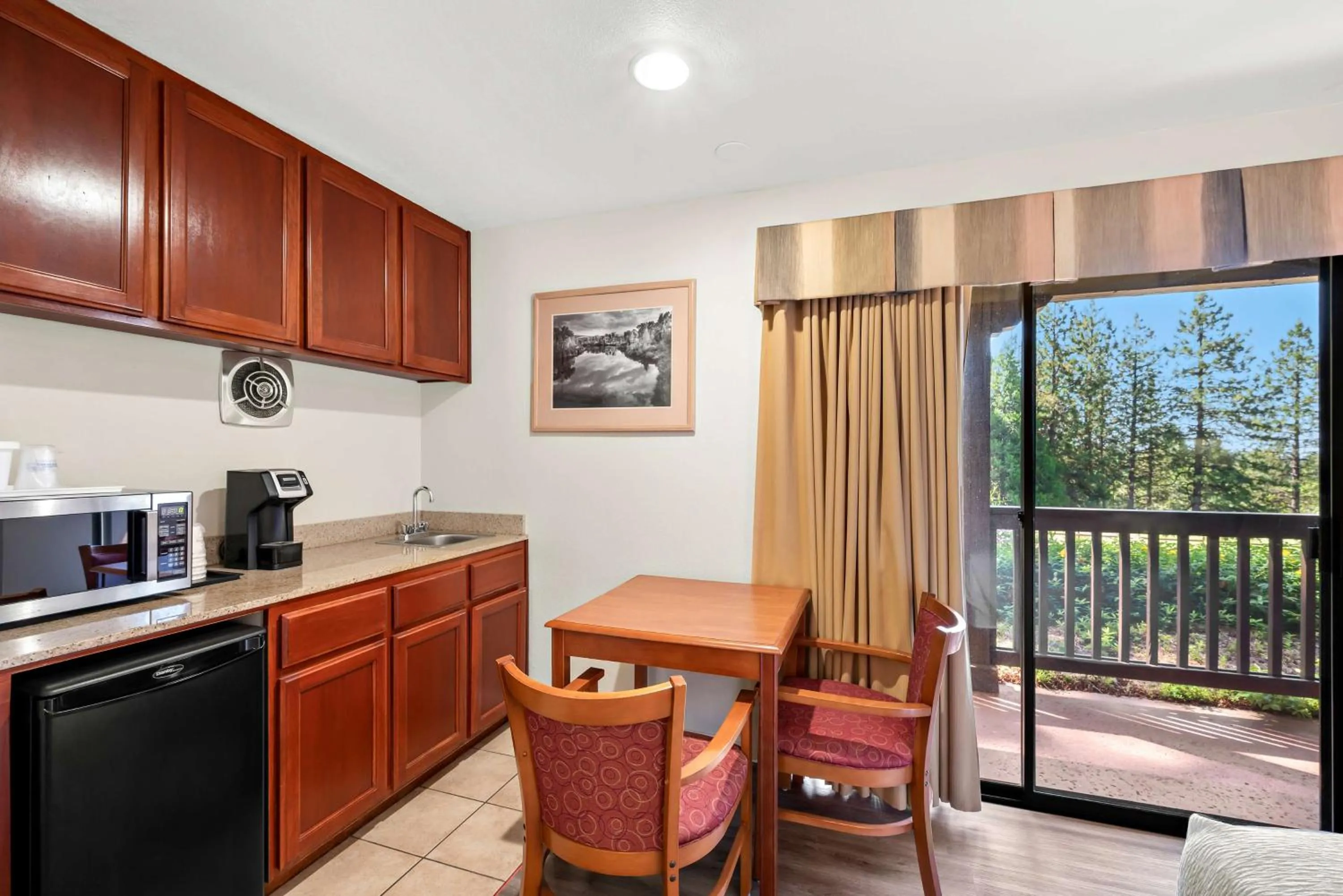 Bedroom in Best Western Stagecoach Inn