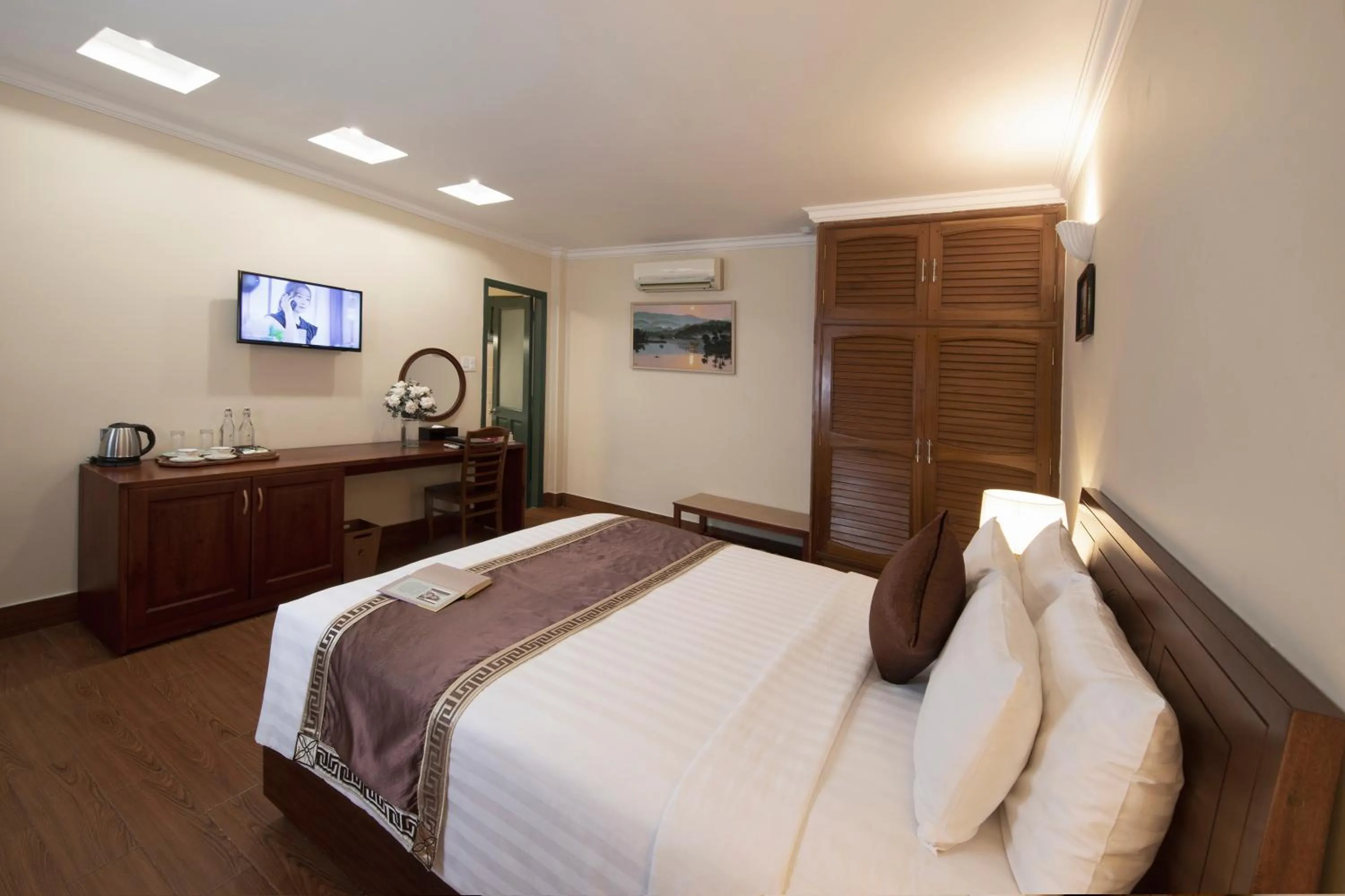 Bed in Phuong Nam Resort