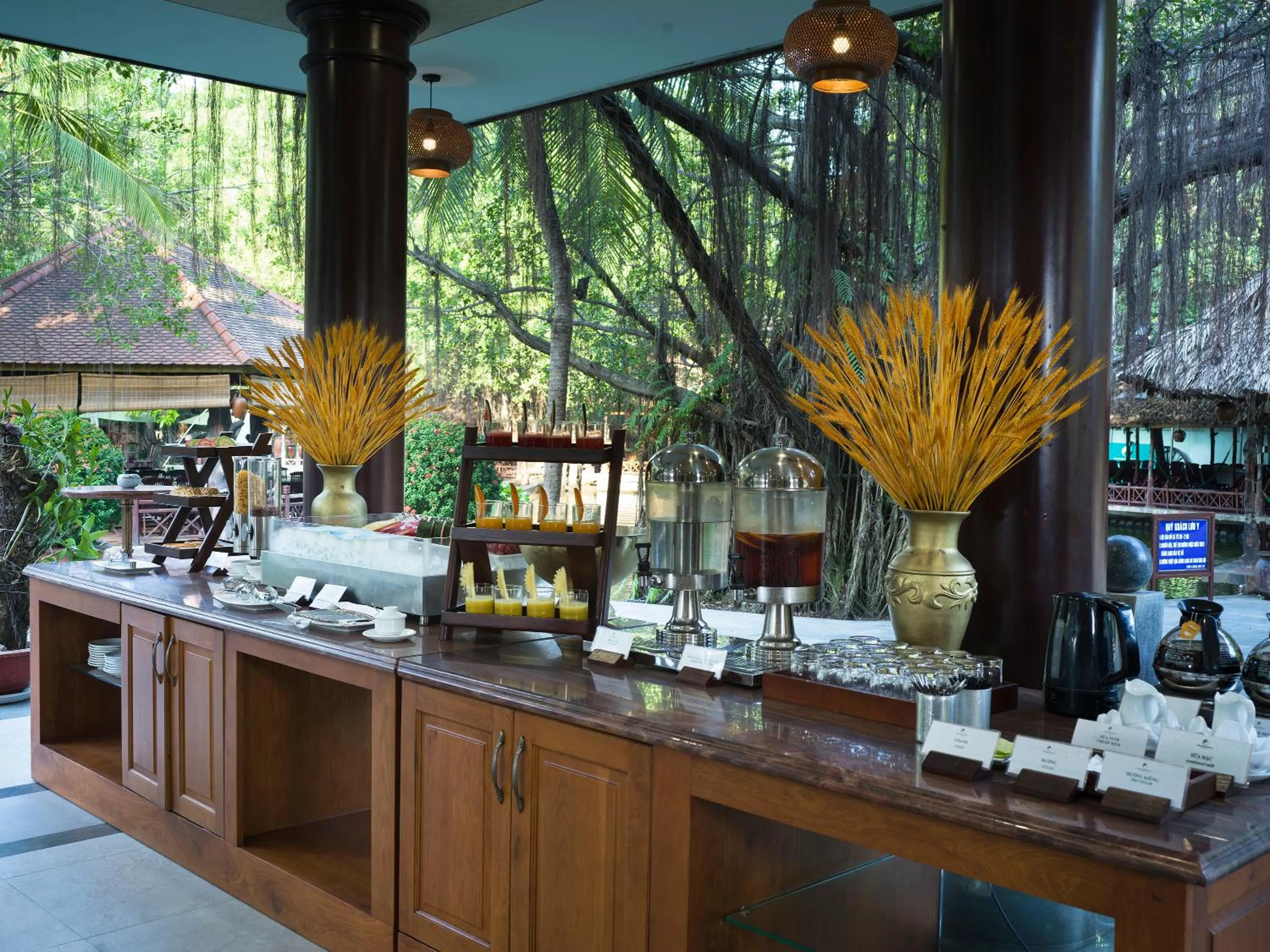 Food and drinks in Phuong Nam Resort