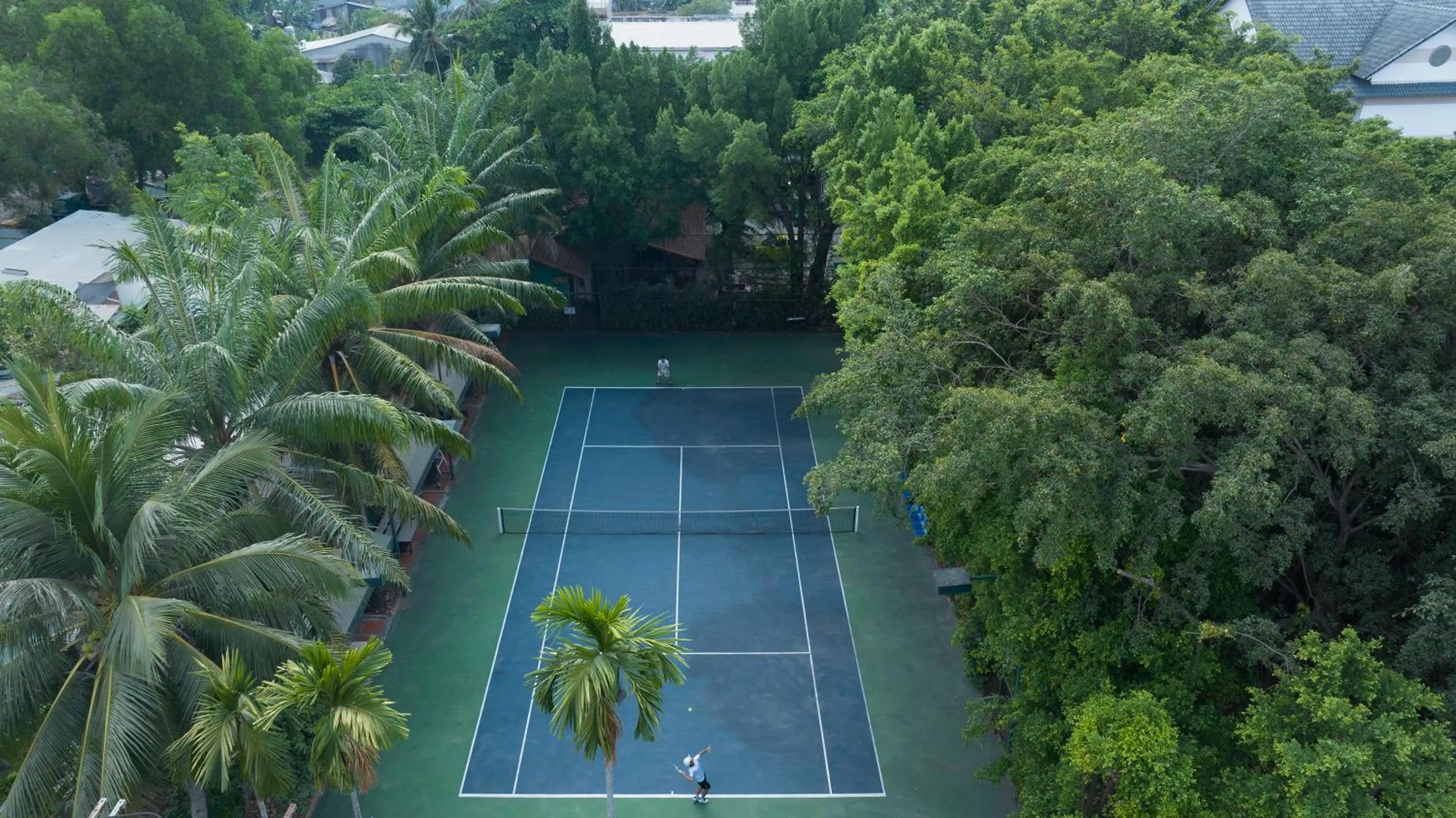 Tennis court in Phuong Nam Resort