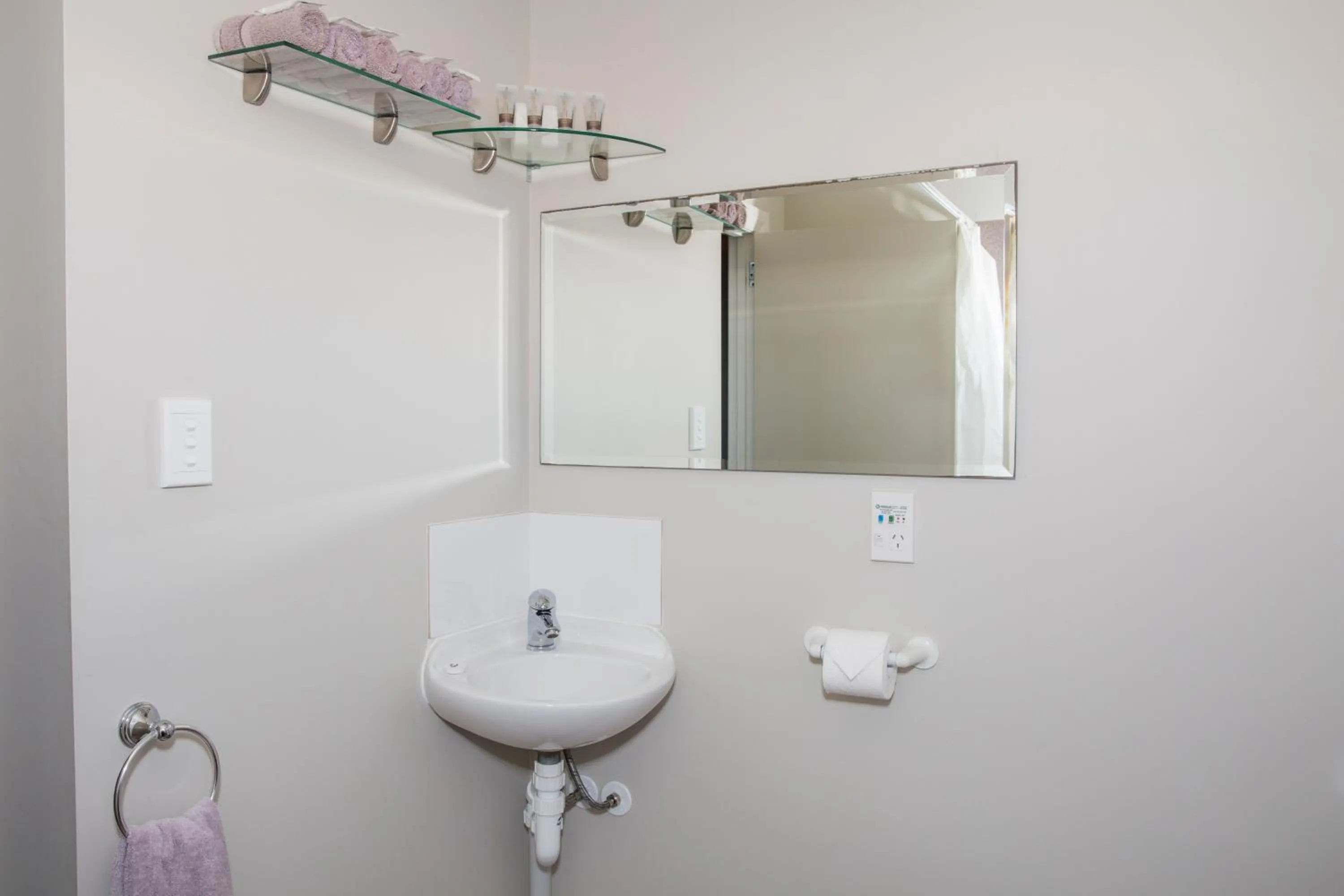 Bathroom in Greymouth Motel