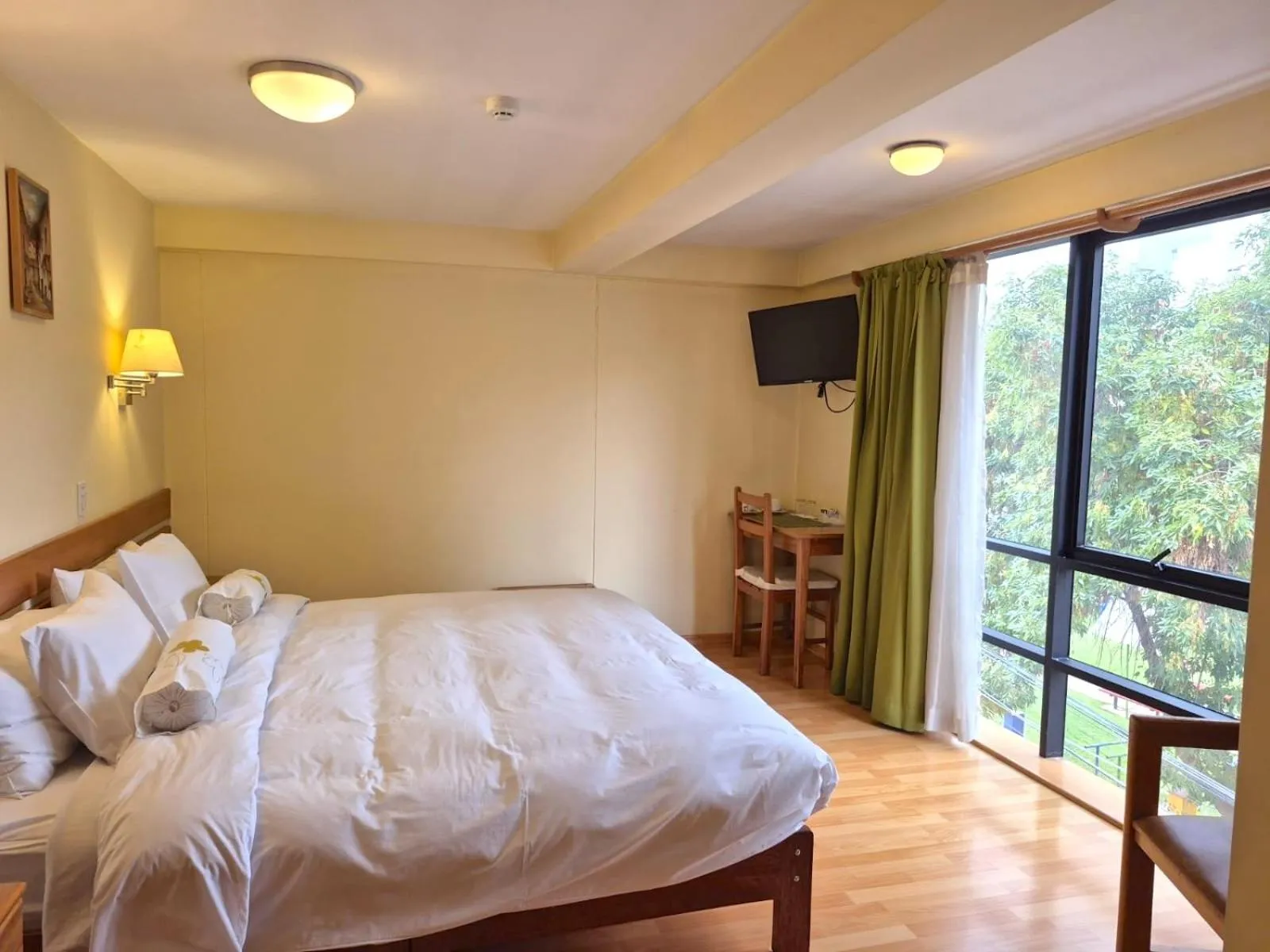 Bed in Florida del Inca Hotel