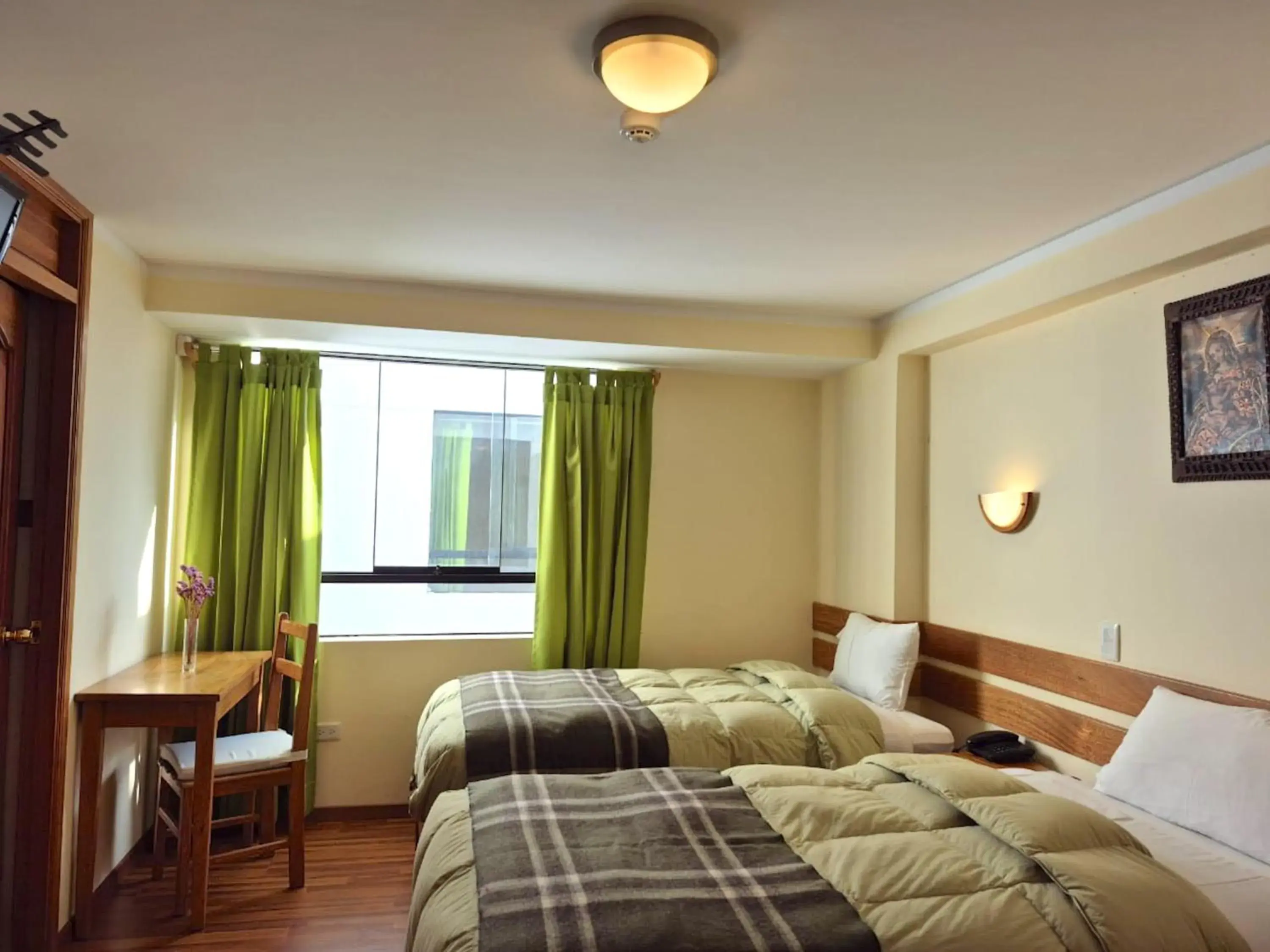 Triple Room in Florida del Inca Hotel Triple Room in Florida del Inca Hotel