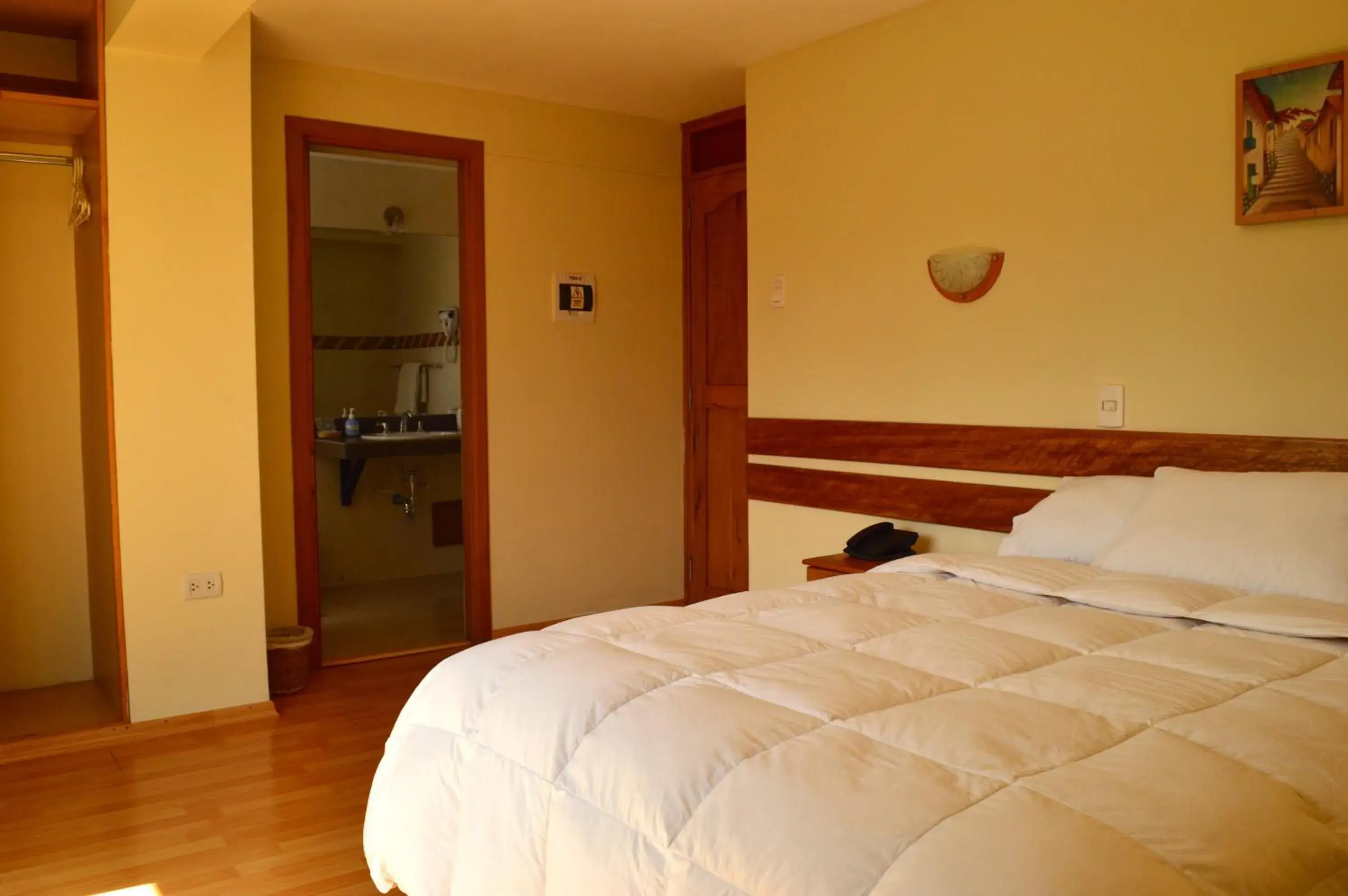 Single Room in Florida del Inca Hotel Single Room in Florida del Inca Hotel