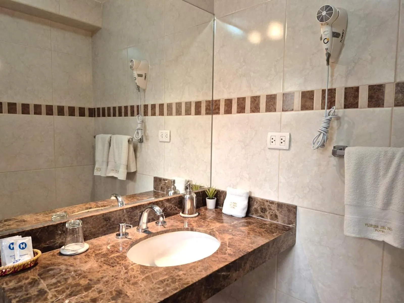 Bathroom in Florida del Inca Hotel