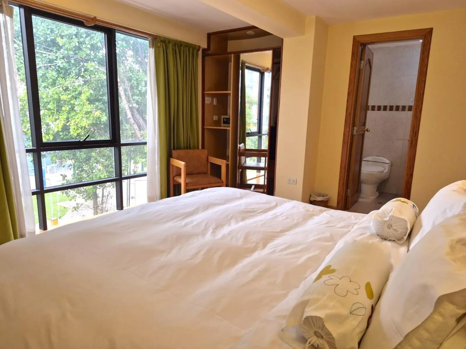 Bed in Florida del Inca Hotel