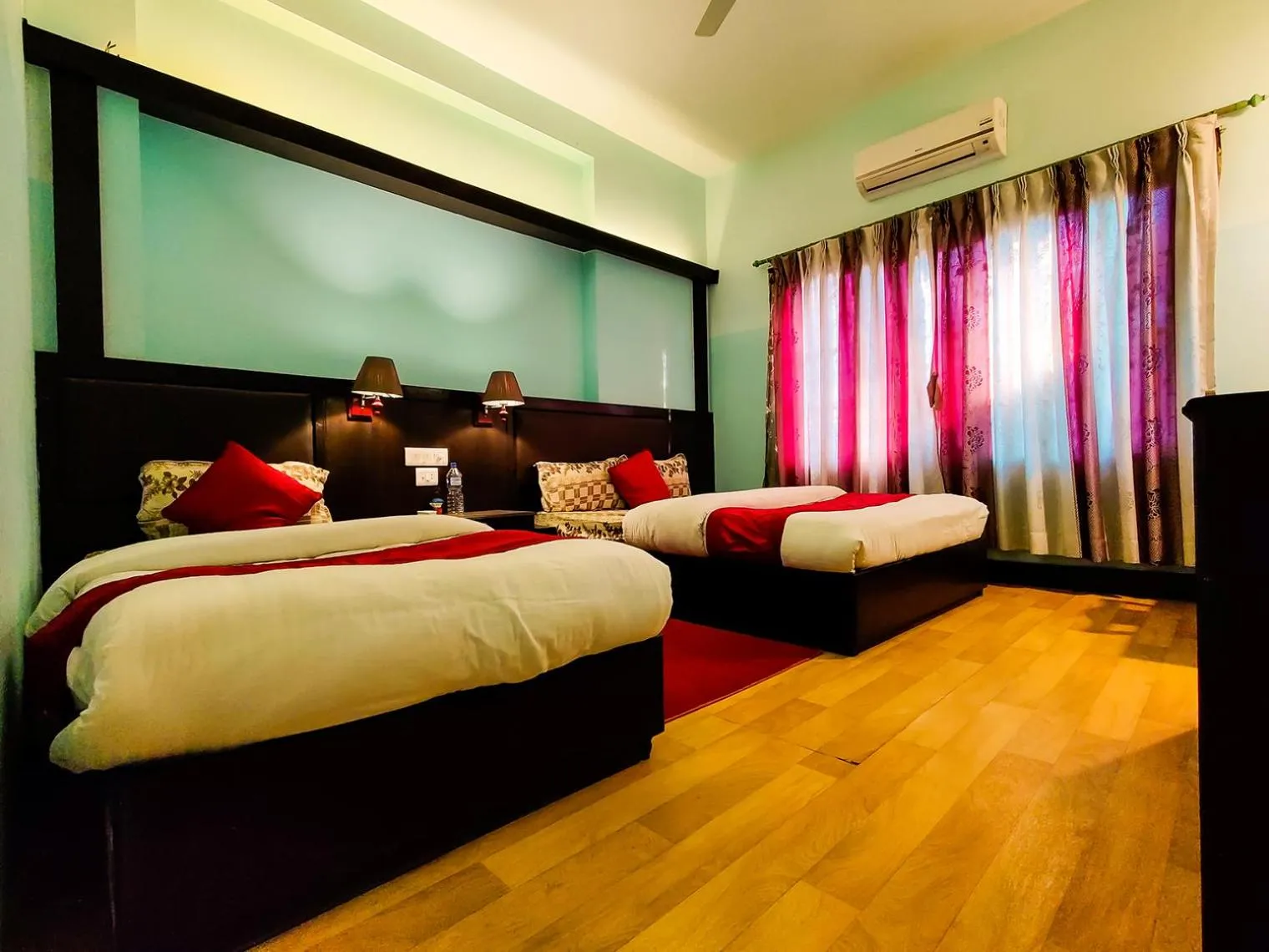 Shower, Bed in Hotel Ananda Inn