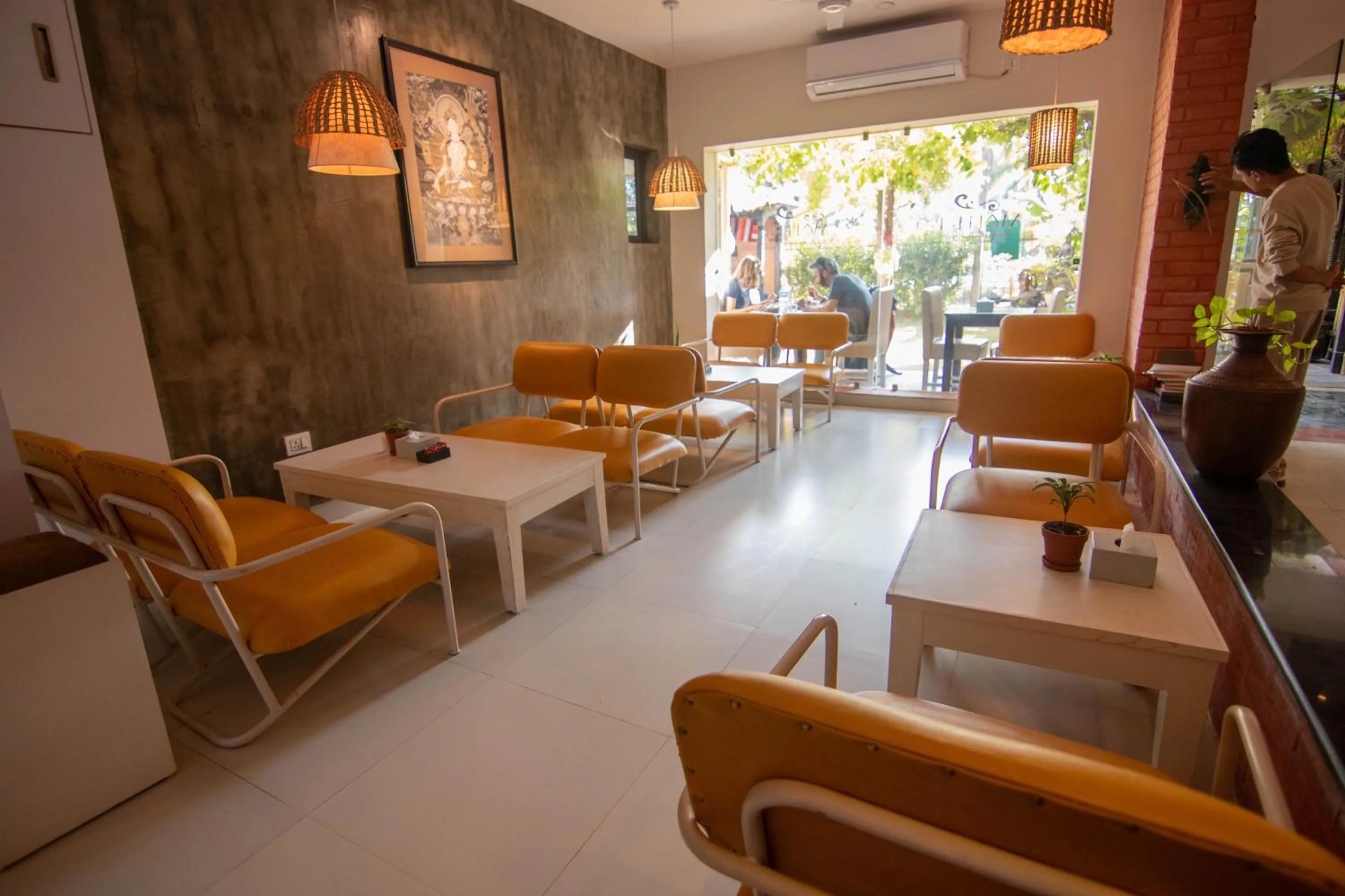 Restaurant/places to eat in Hotel Ananda Inn