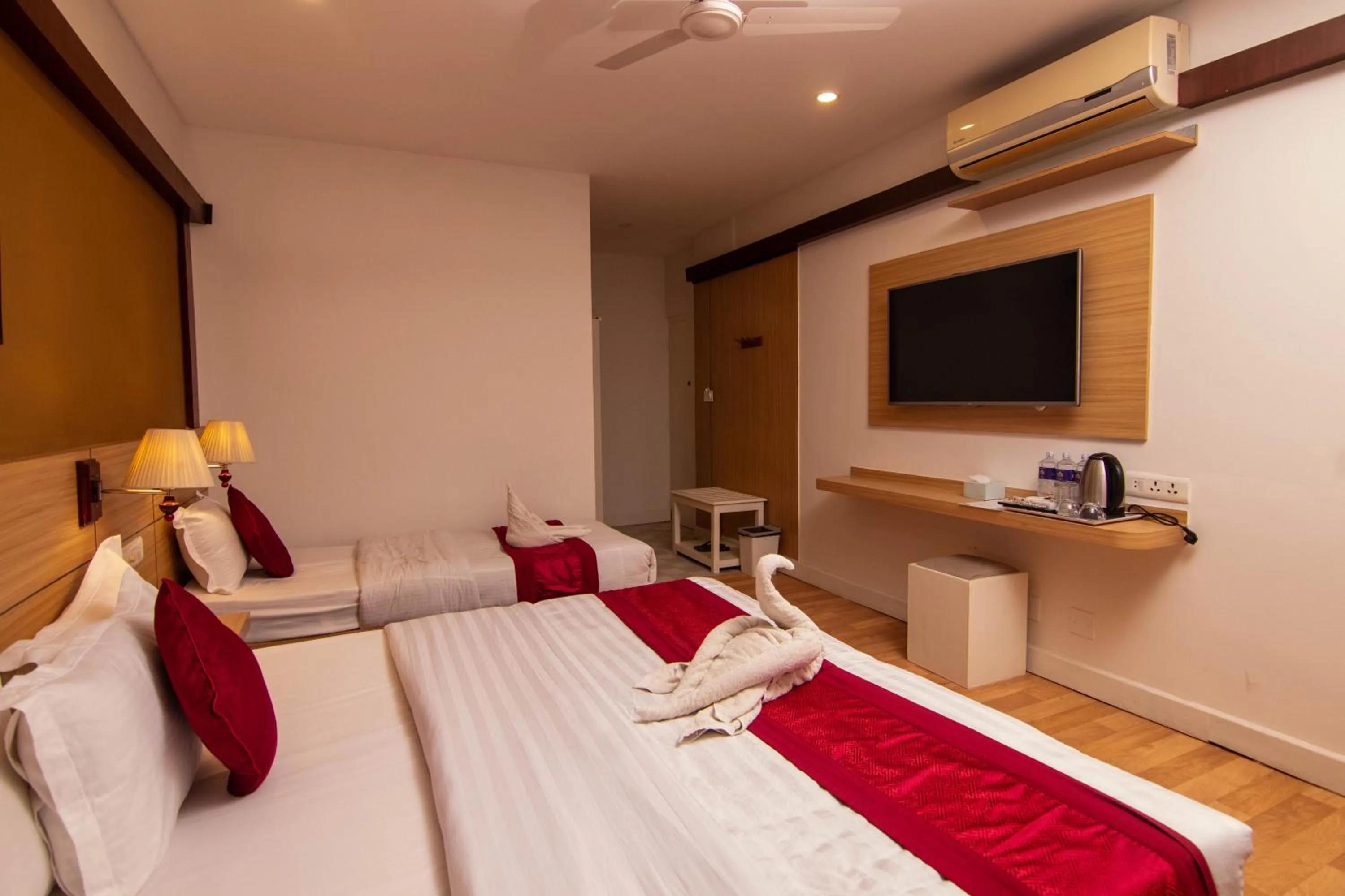 Bed in Hotel Ananda Inn