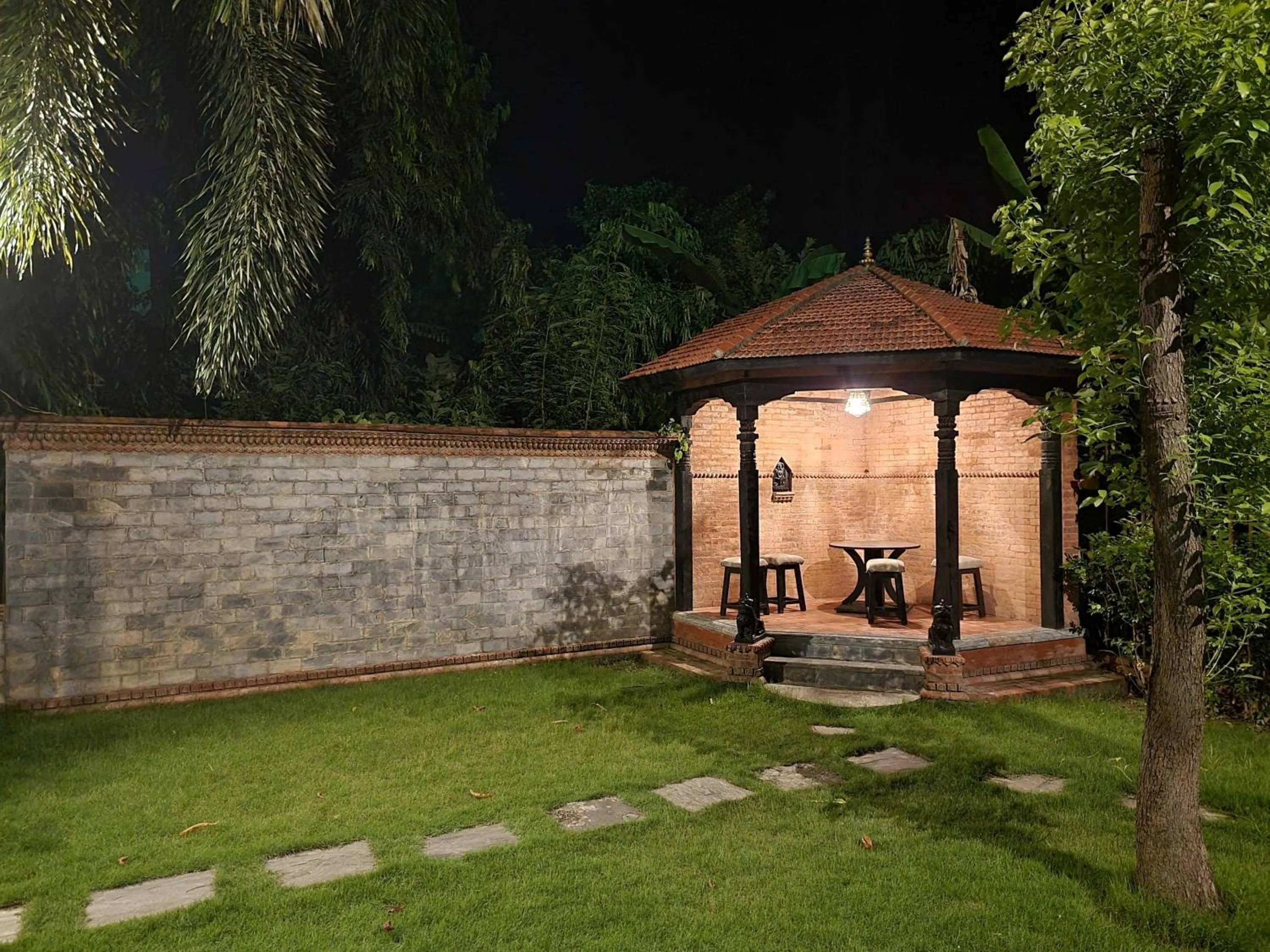 Patio in Hotel Ananda Inn