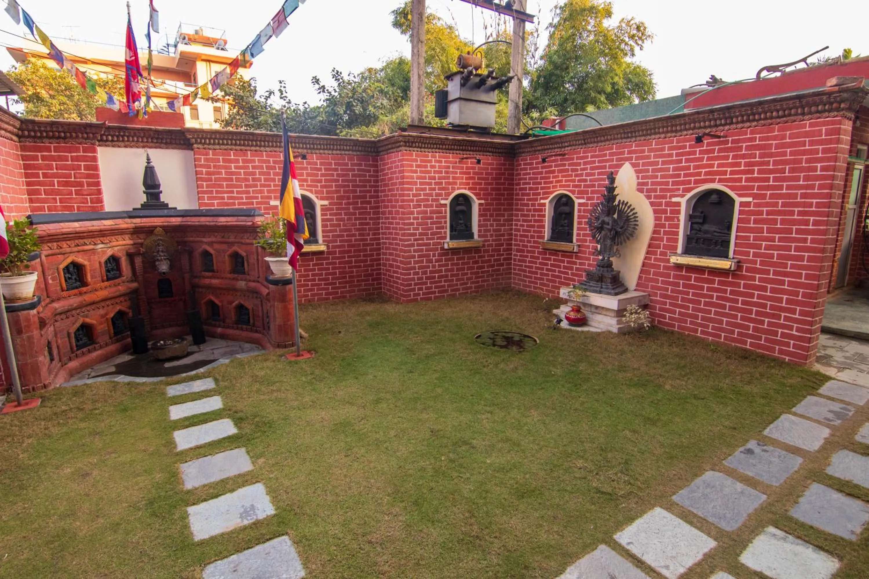 Garden in Hotel Ananda Inn