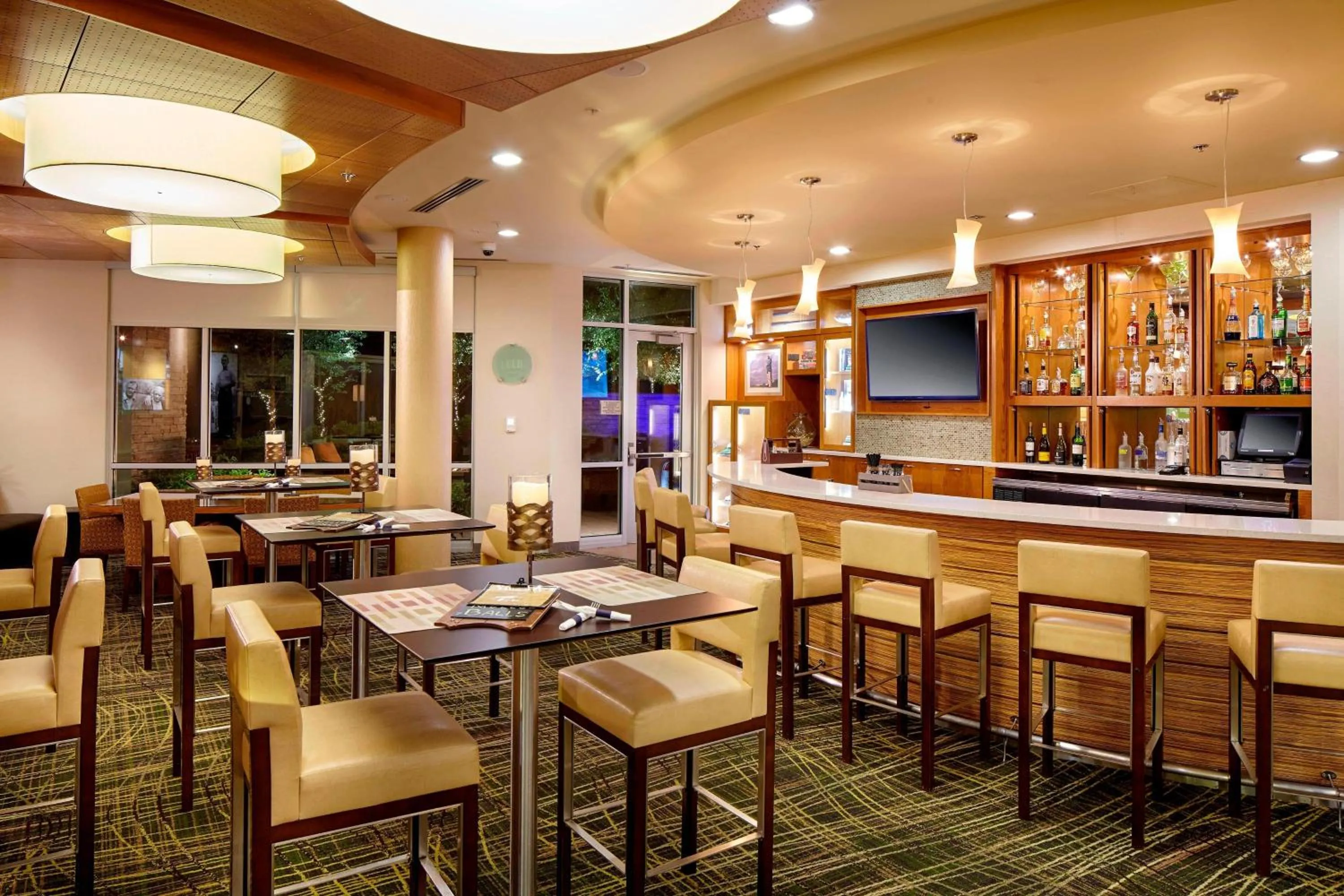 Lounge or bar in SpringHill Suites by Marriott Pittsburgh Latrobe