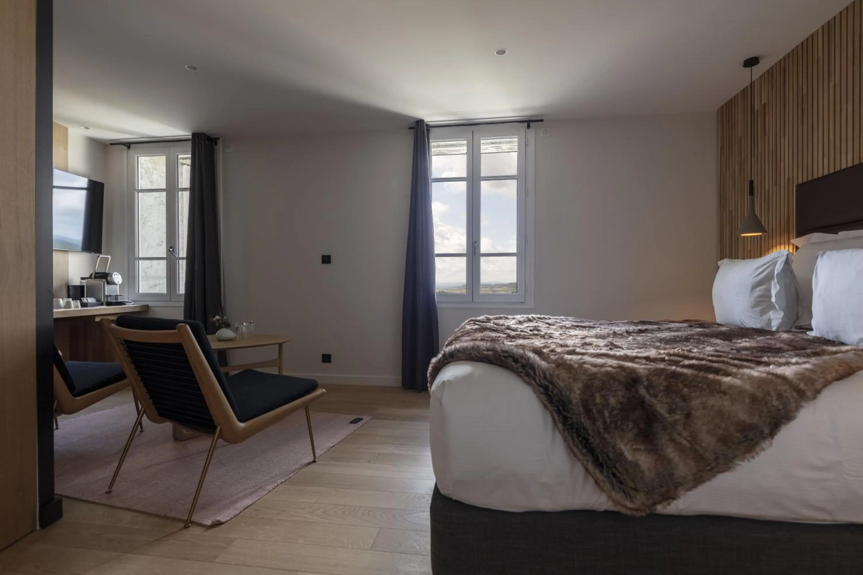 Bedroom, Bed in Hôtel & Restaurant Origines par Adrien Descouls - Teritoria