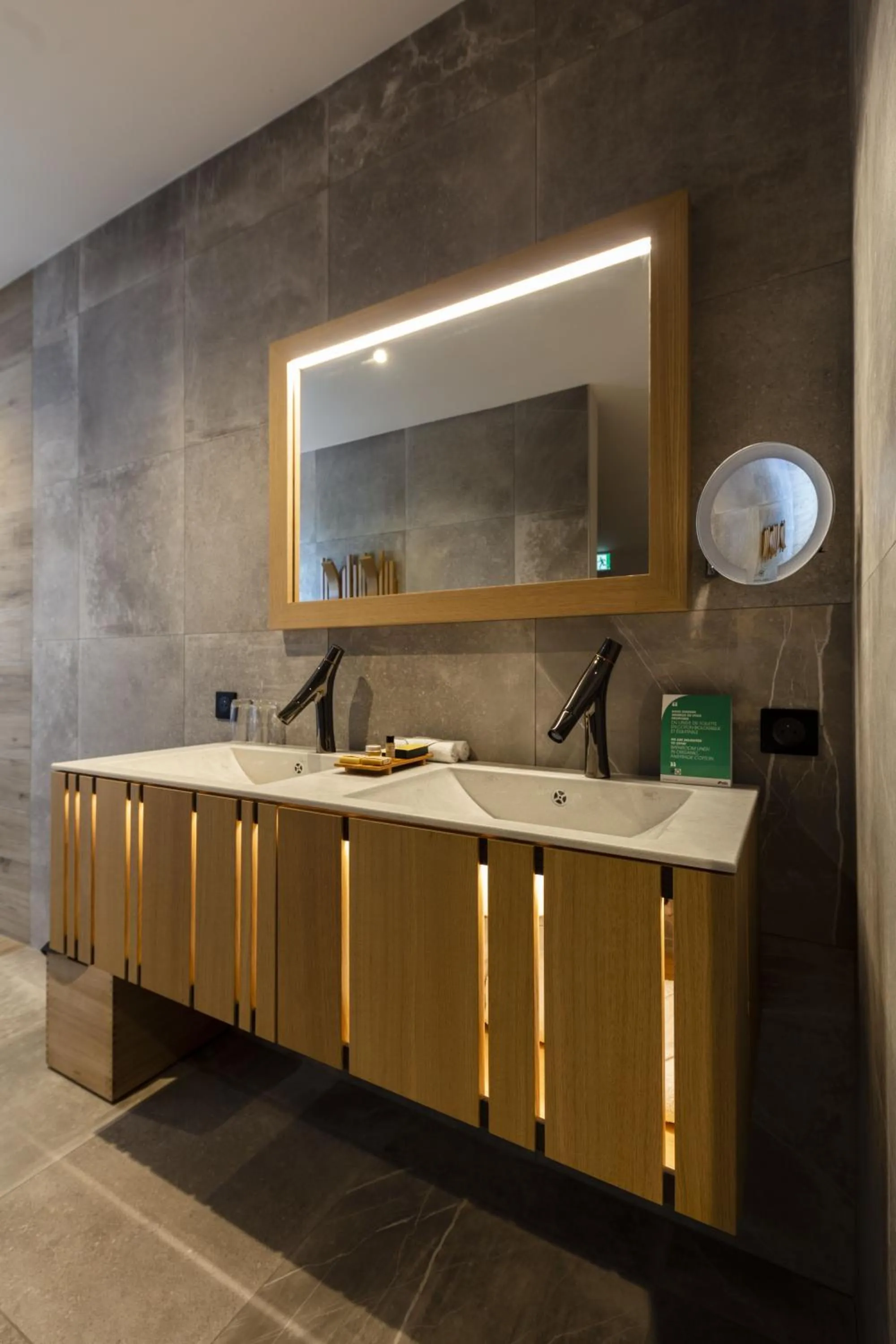 Bathroom in Hôtel & Restaurant Origines par Adrien Descouls - Teritoria