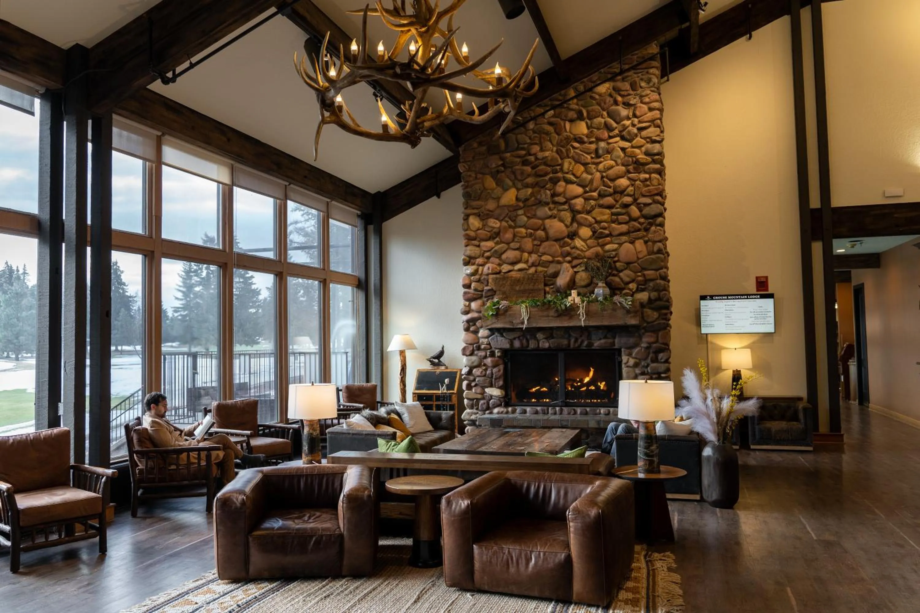 Lobby or reception in Grouse Mountain Lodge