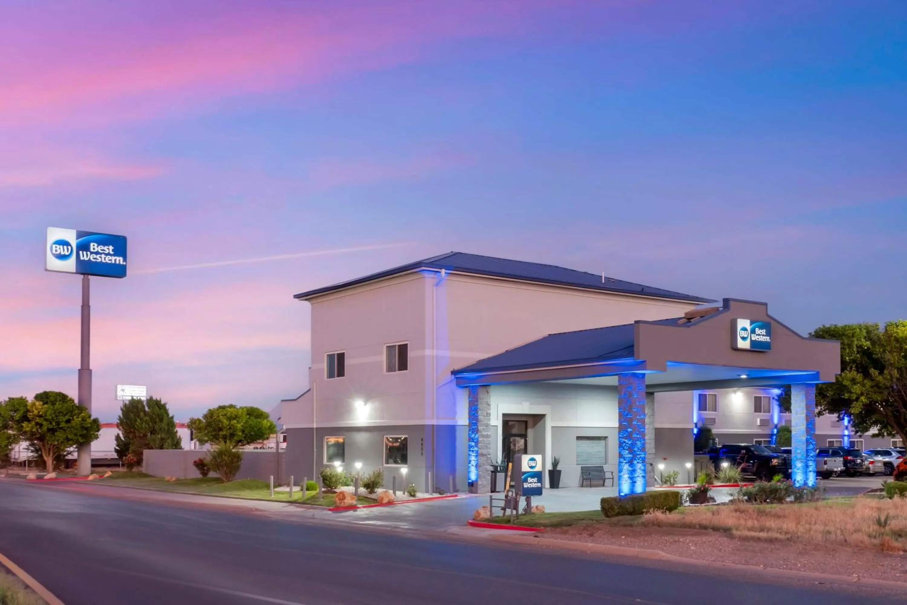 Property building in Best Western Santa Fe