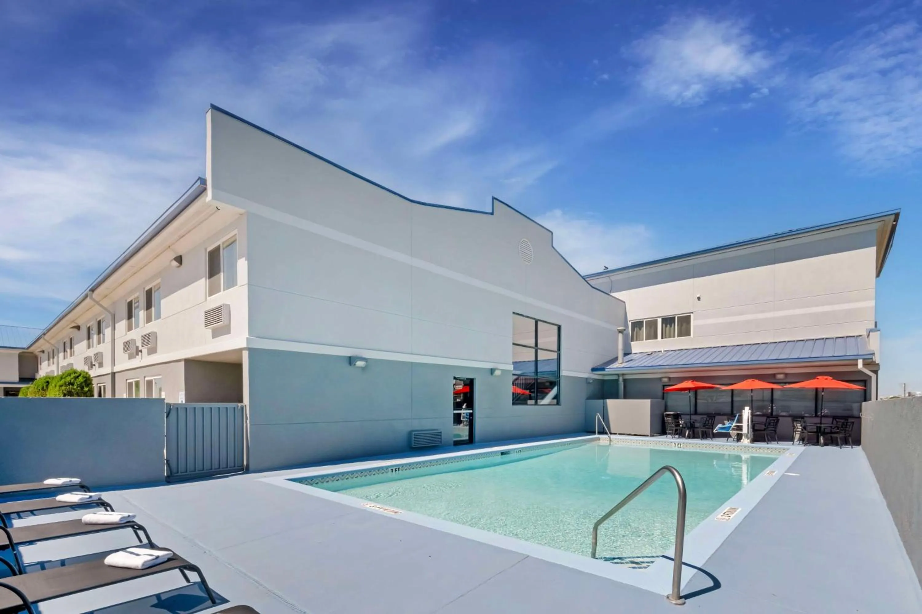 Pool view in Best Western Santa Fe
