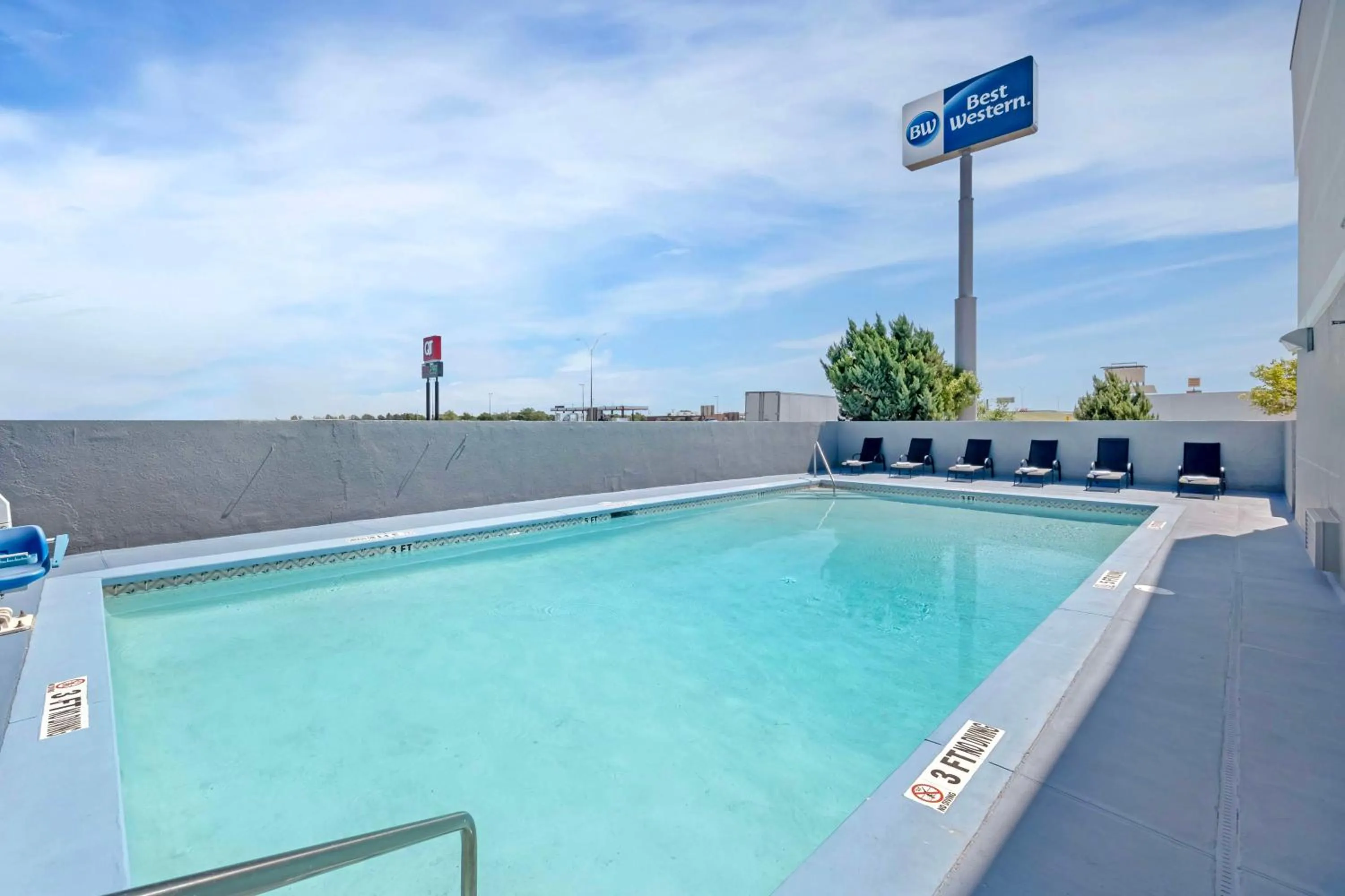 Pool view in Best Western Santa Fe