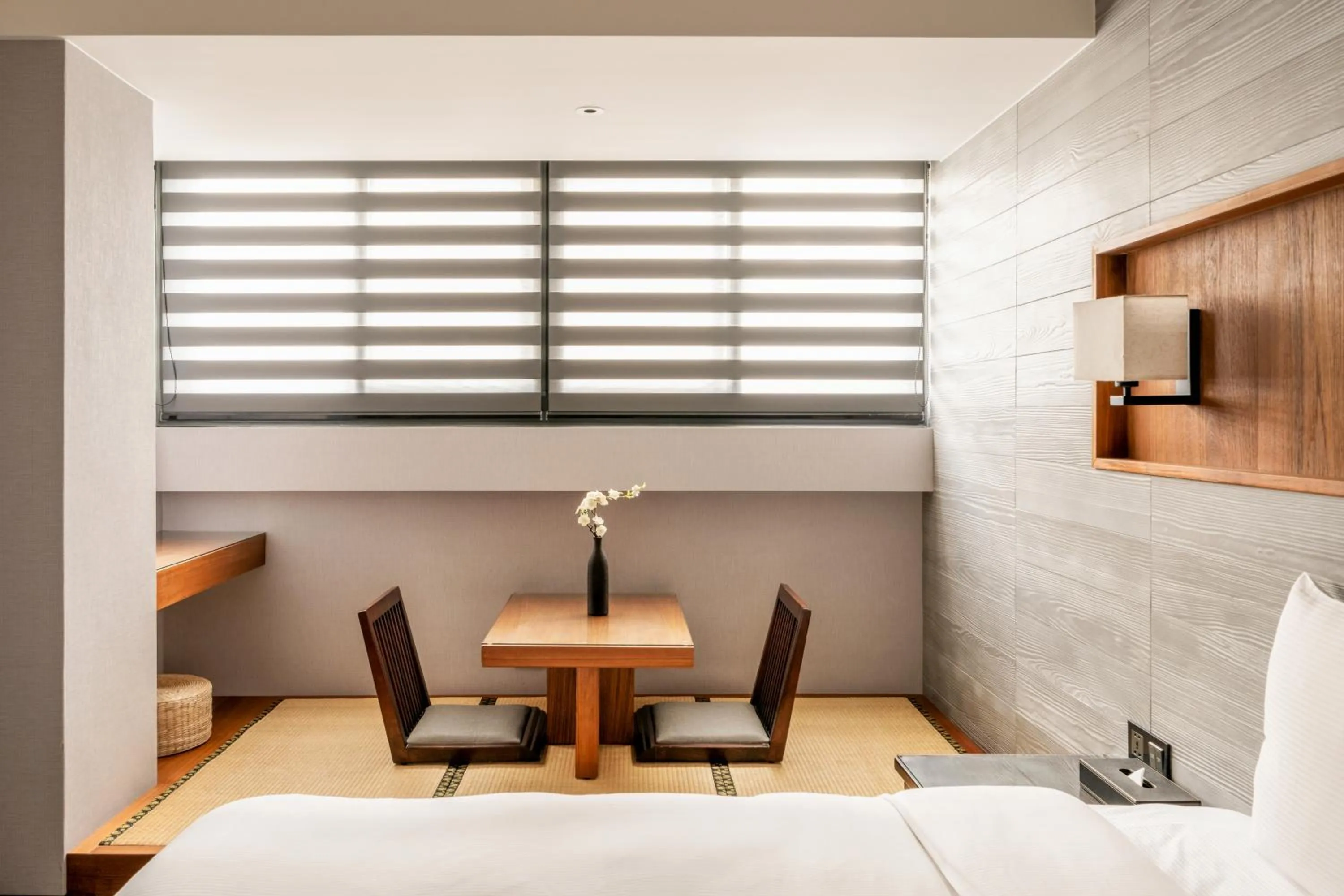 Seating area, Bed in suye hotel